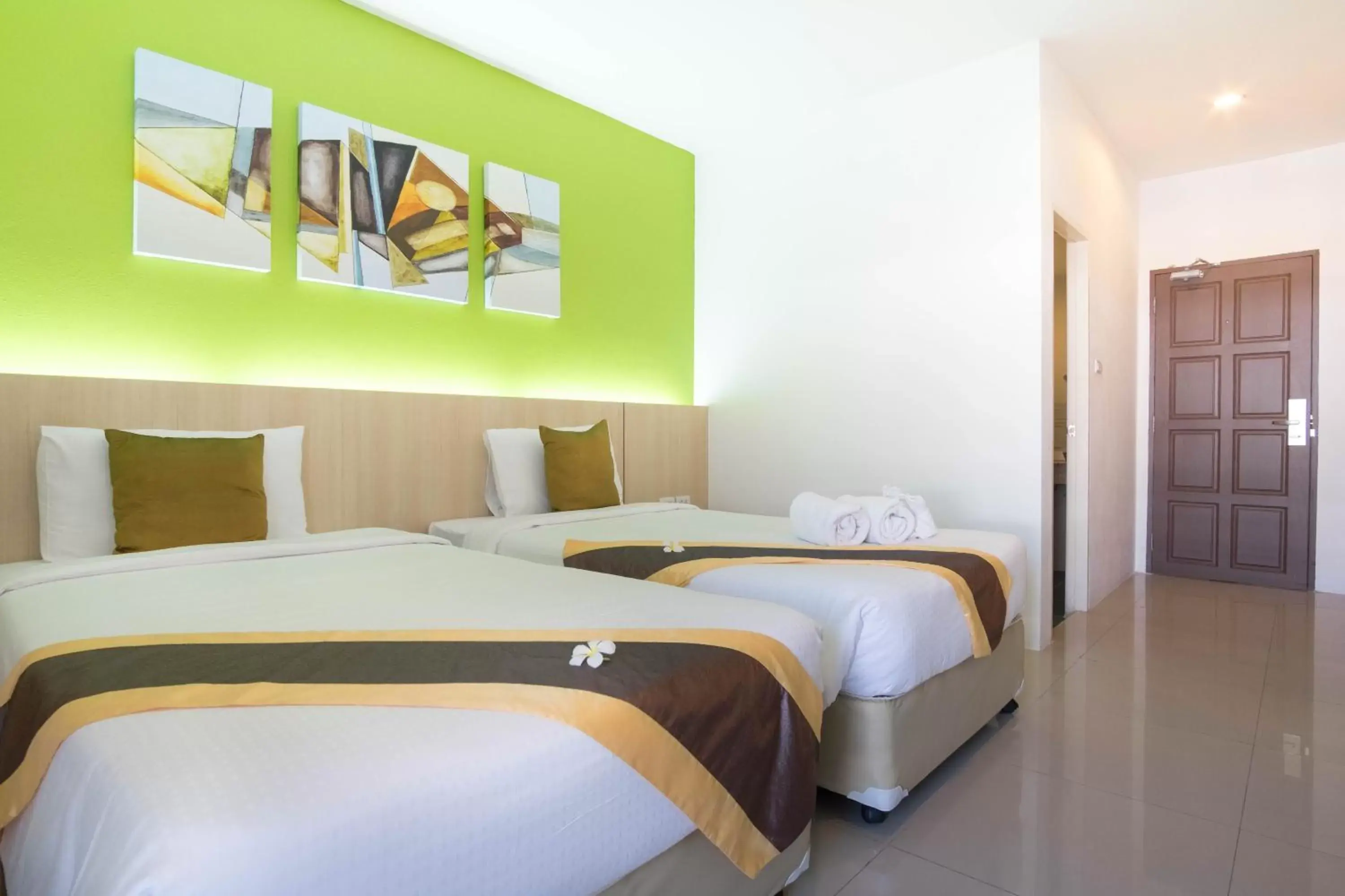 Bedroom, Bed in FX Hotel Pattaya