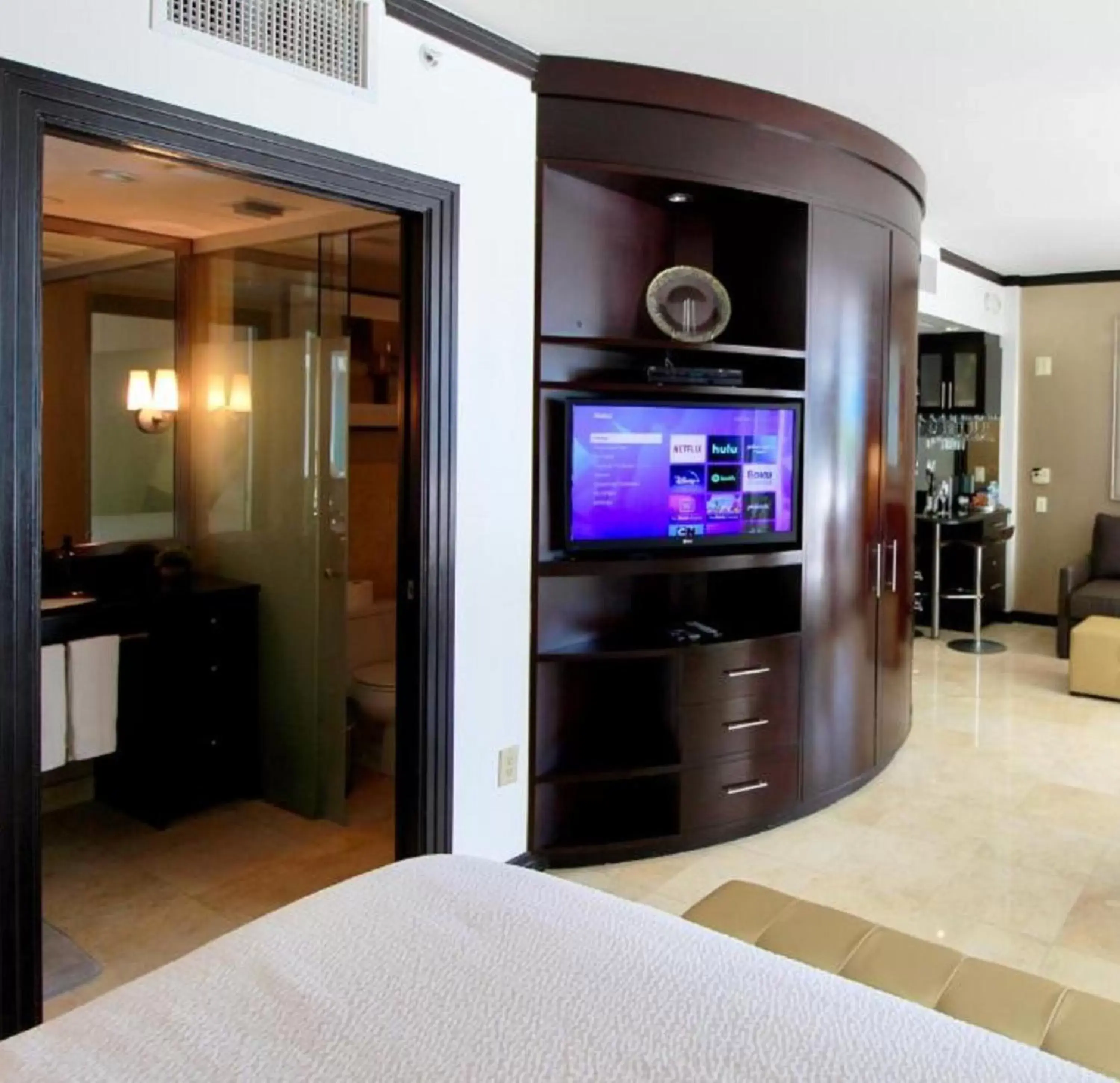 Bedroom, TV/Entertainment Center in SBV Luxury Ocean Hotel Suites