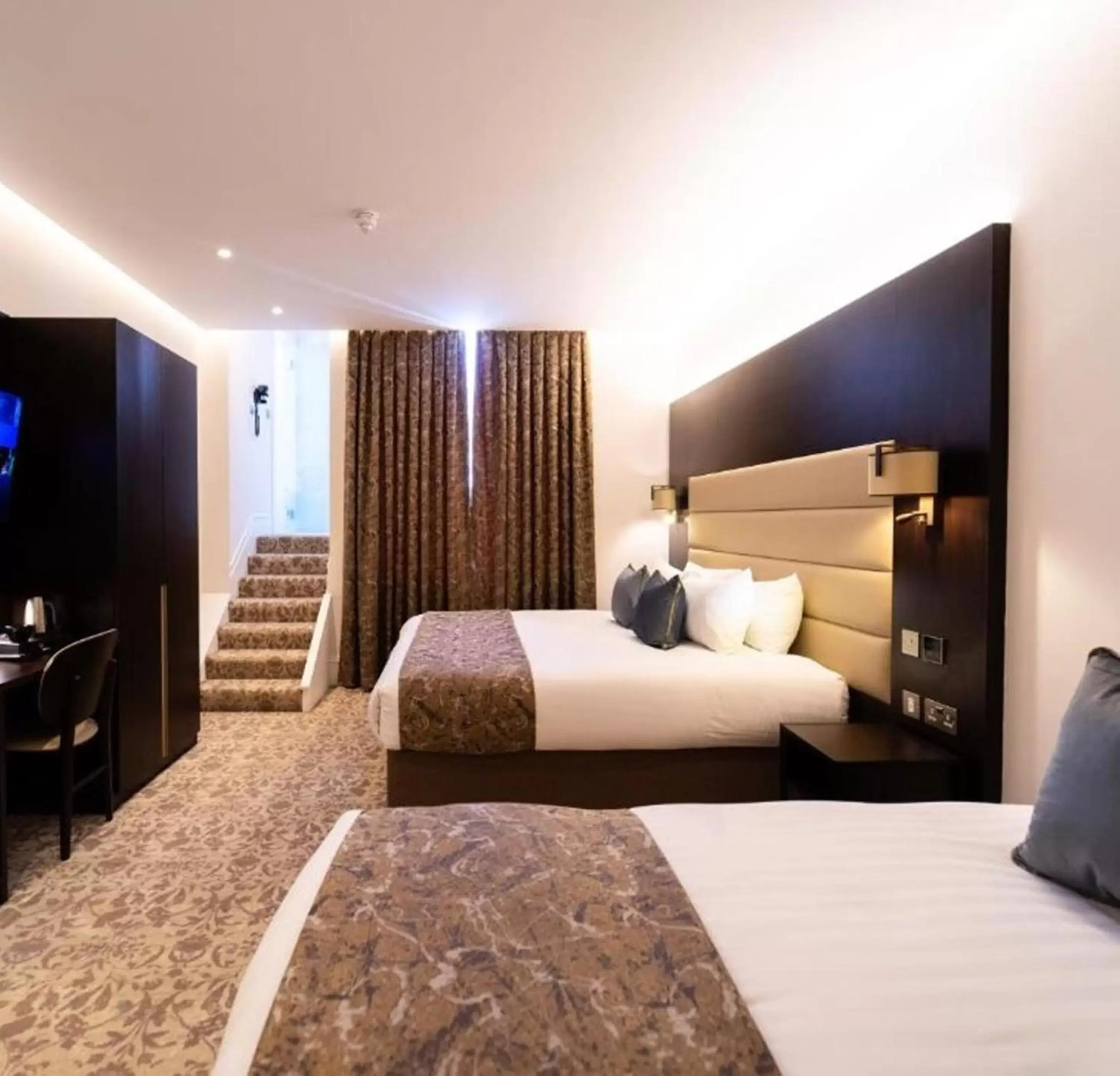 Bed in Rove Hotel London Paddington