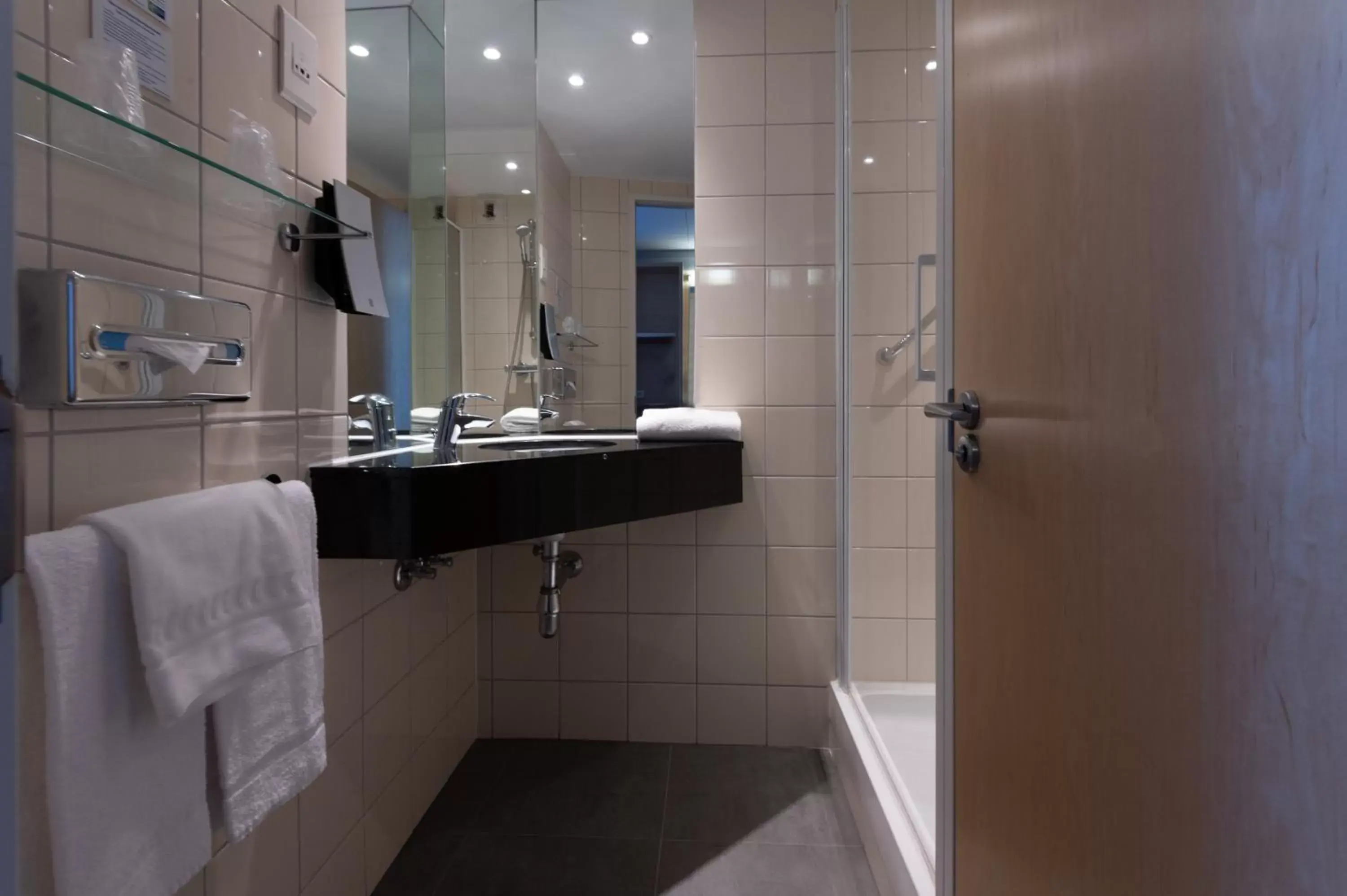 Bathroom in Holiday Inn Express Saint-Nazaire, an IHG Hotel