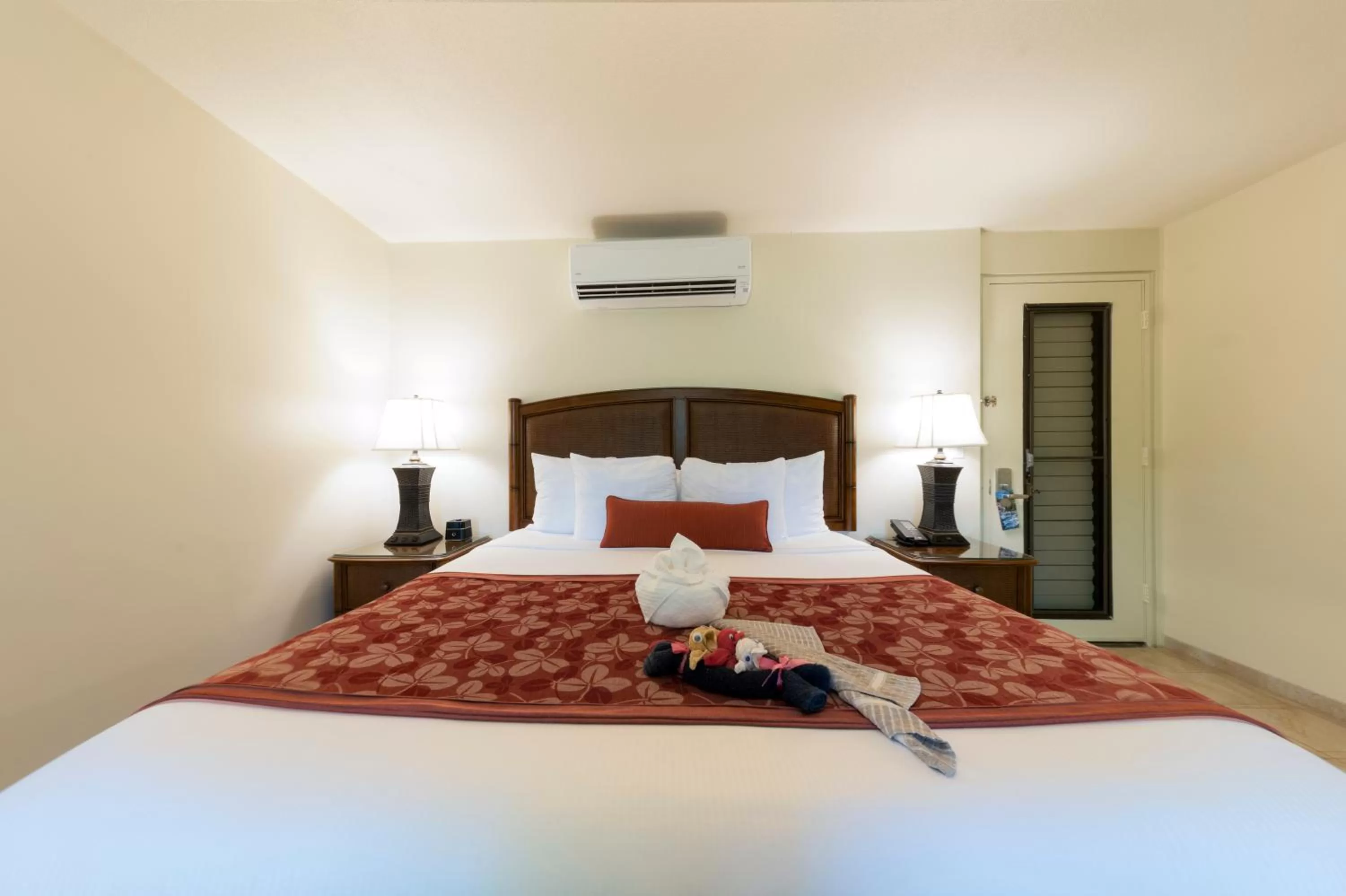 Bedroom, Bed in Hanalei Bay Resort