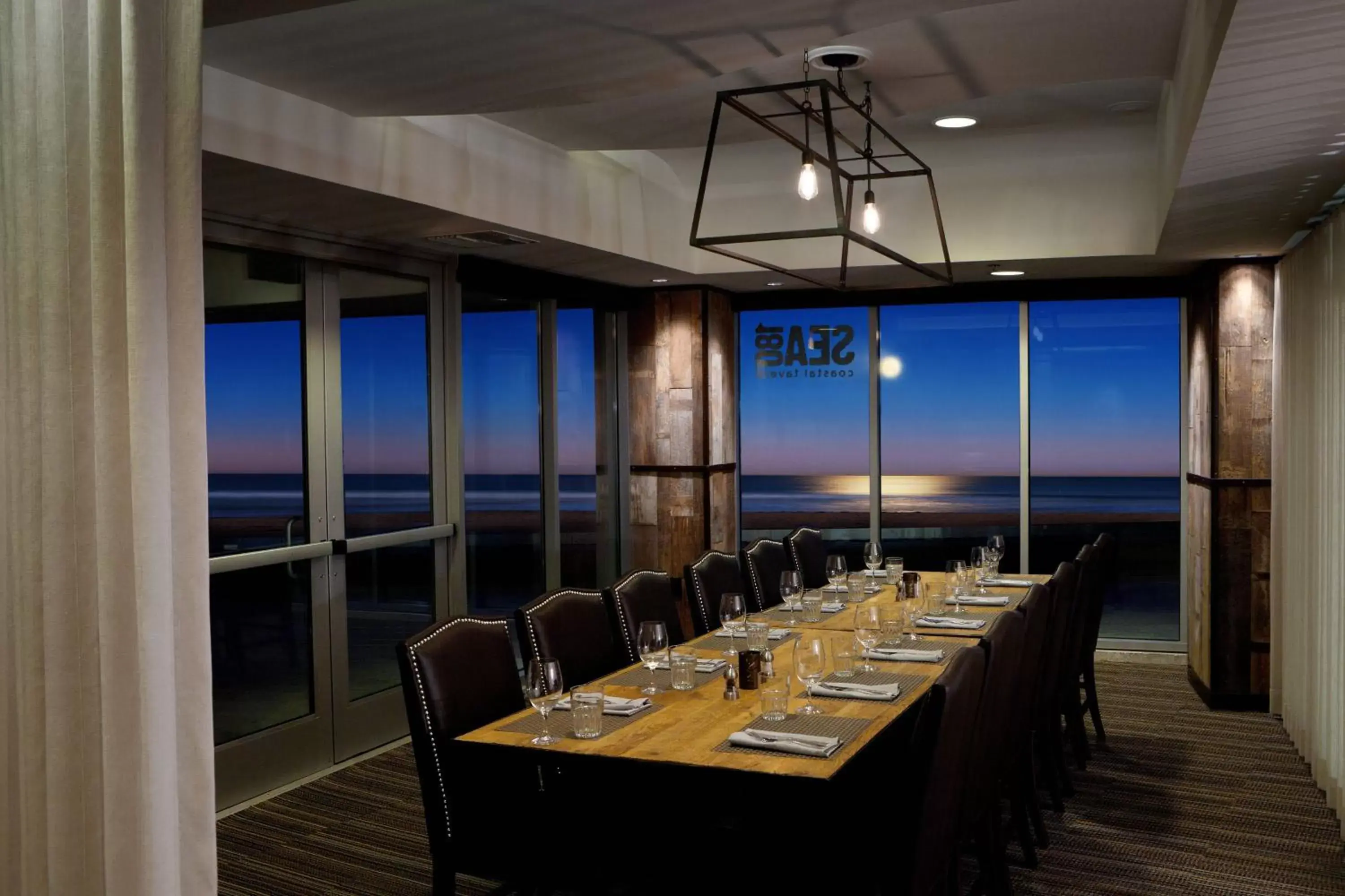 Restaurant/places to eat in Pier South Resort, Autograph Collection