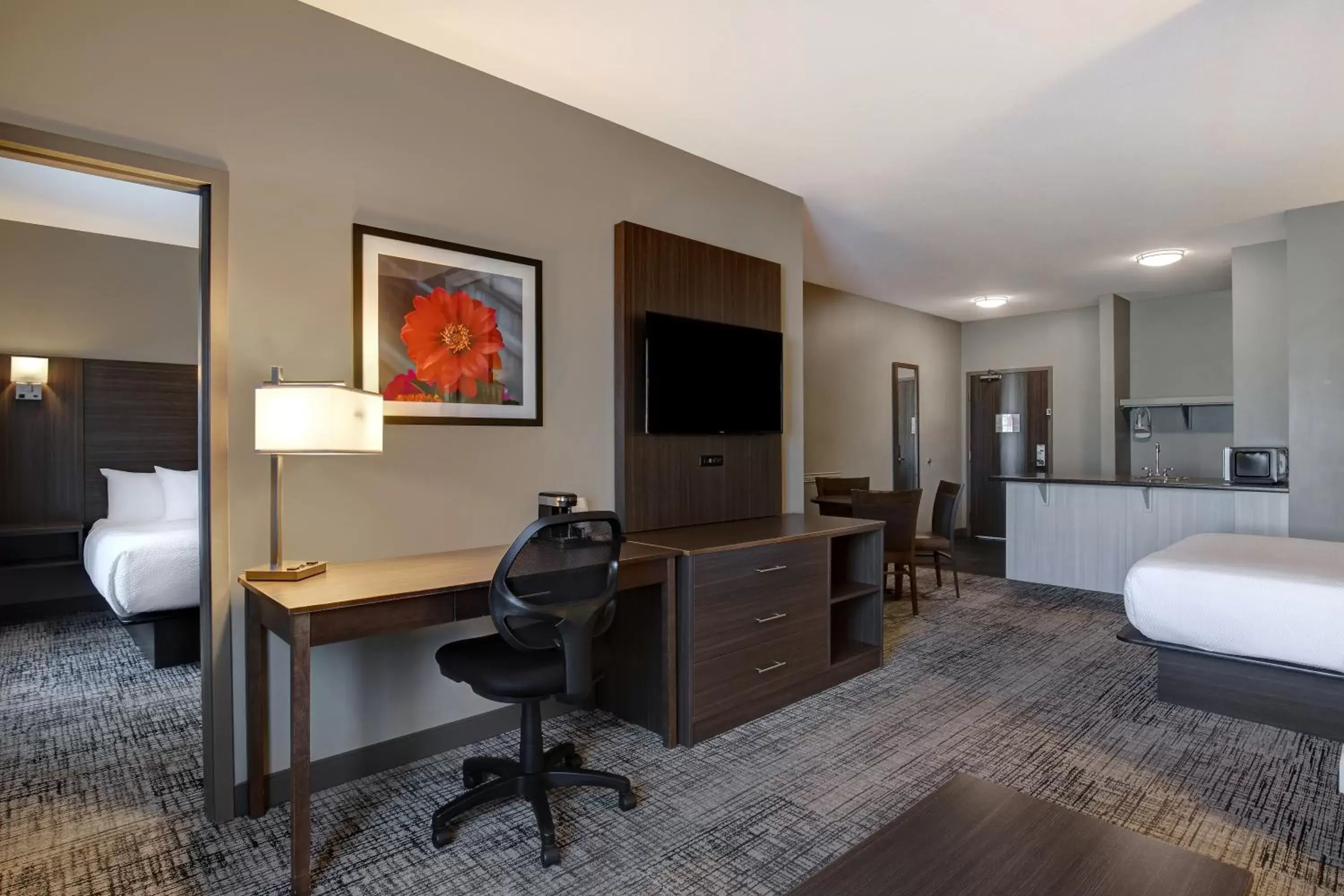 Photo of the whole room, TV/Entertainment Center in Days Inn & Suites by Wyndham Warman Legends Centre