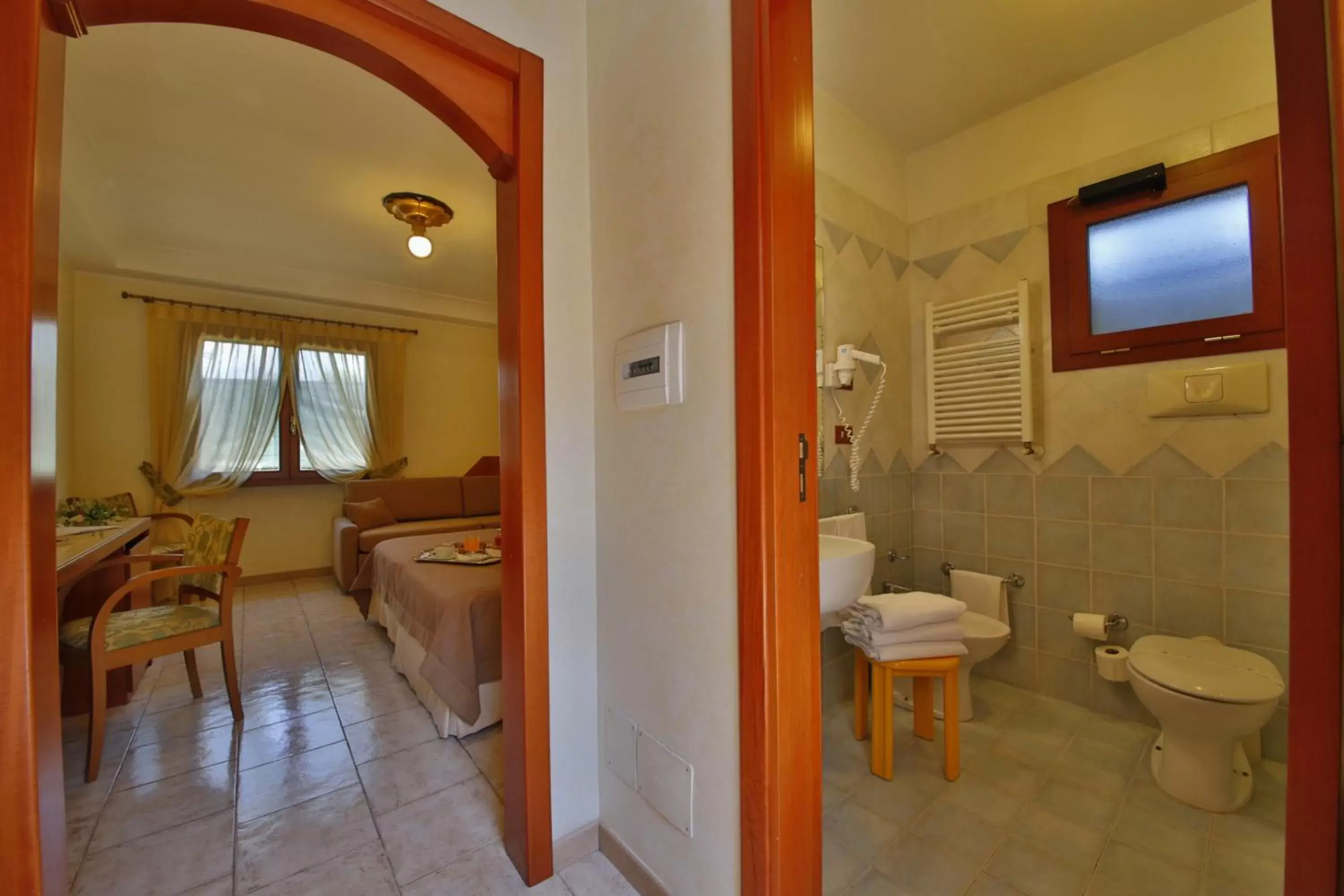 Bed, Bathroom in Montespina Park Hotel