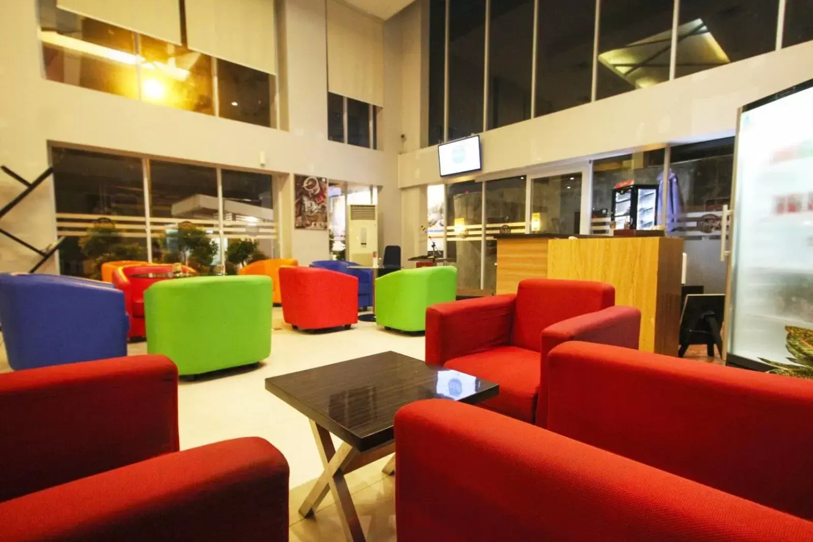 Communal lounge/ TV room, Lounge/Bar in Hotel Dafam Pekanbaru