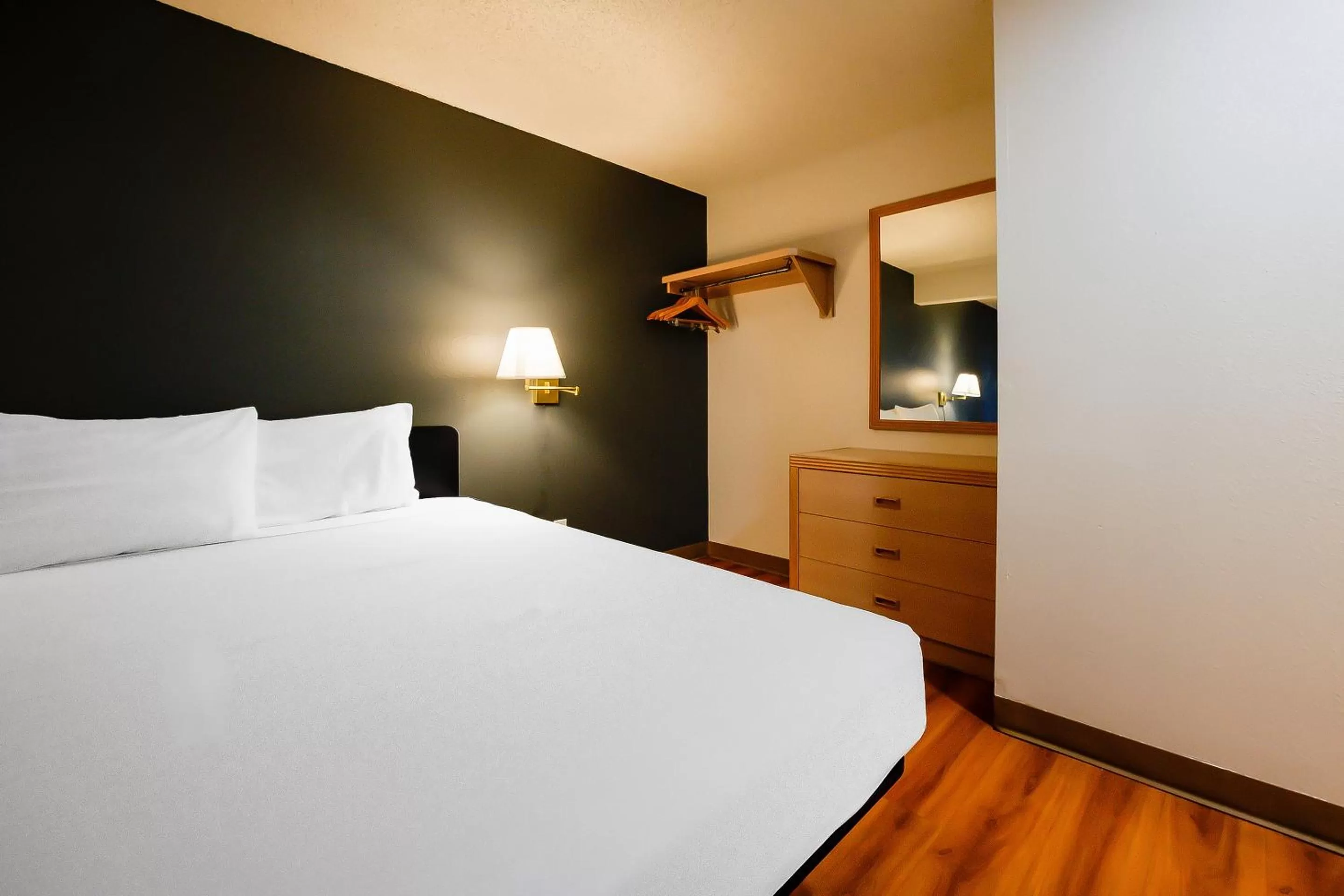 Bedroom, Bed in OYO Hotel Hermiston OR, Downtown