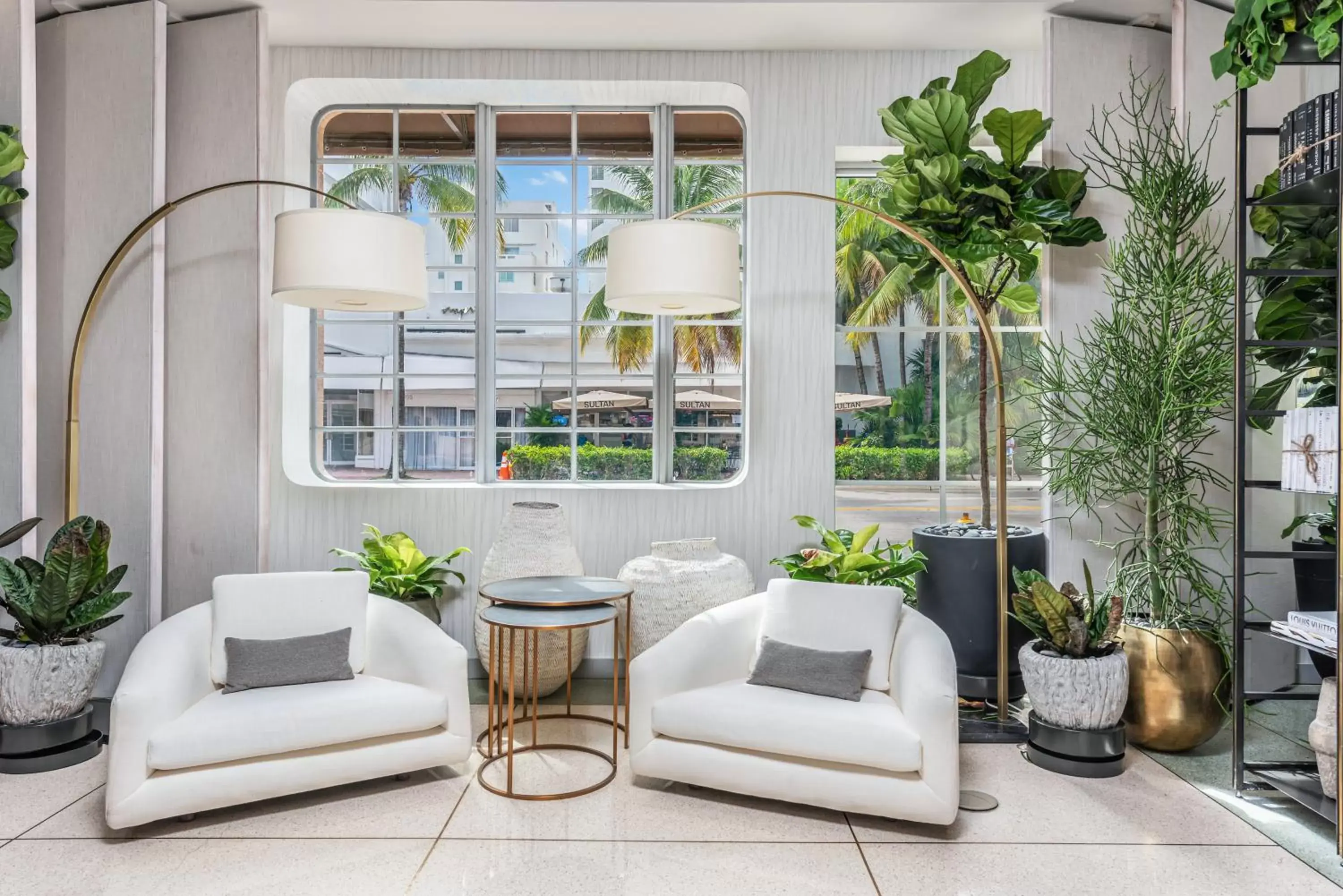 Living room in Lennox Miami Beach