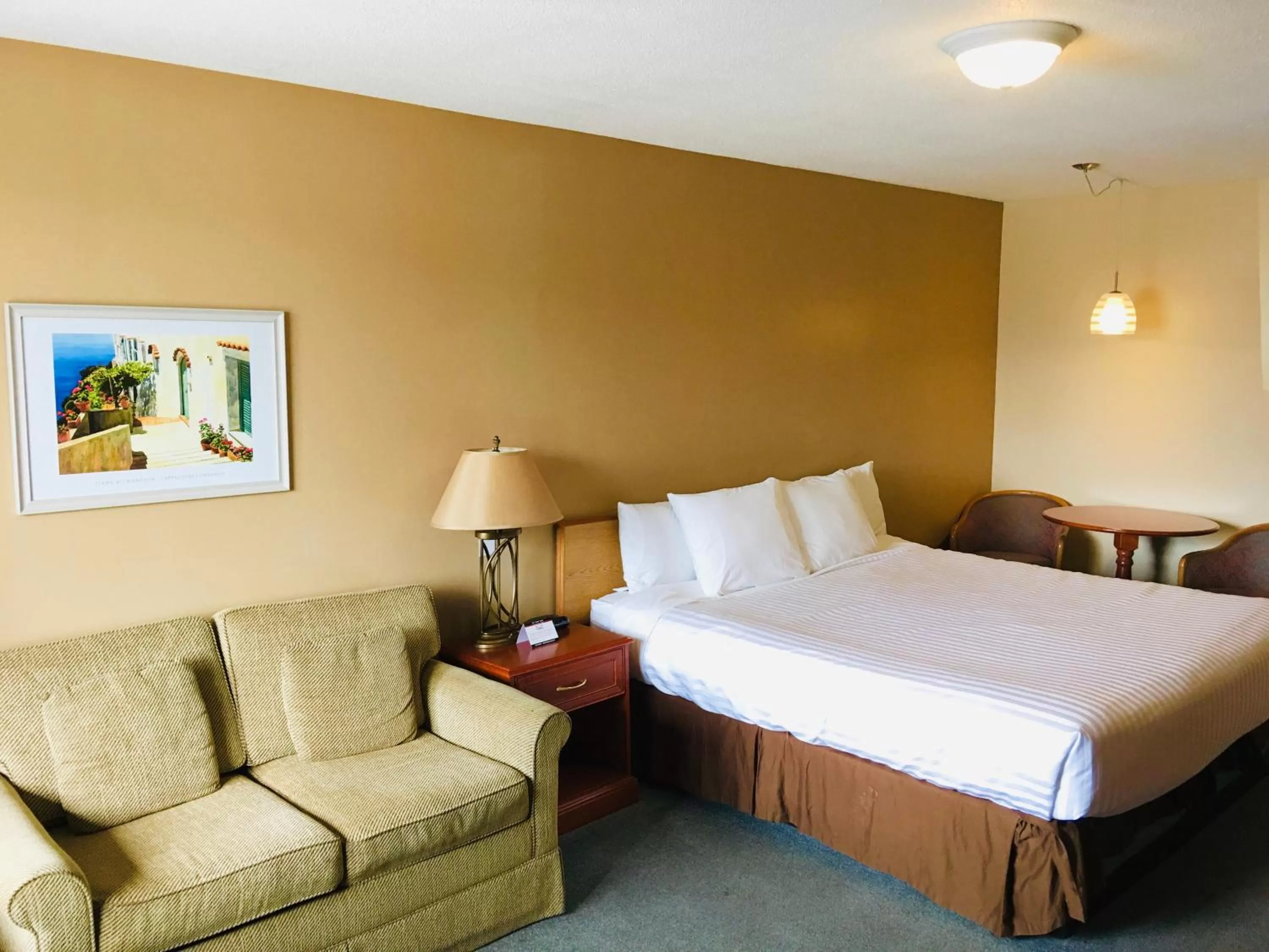 Bed in Thunderbird Motor Inn