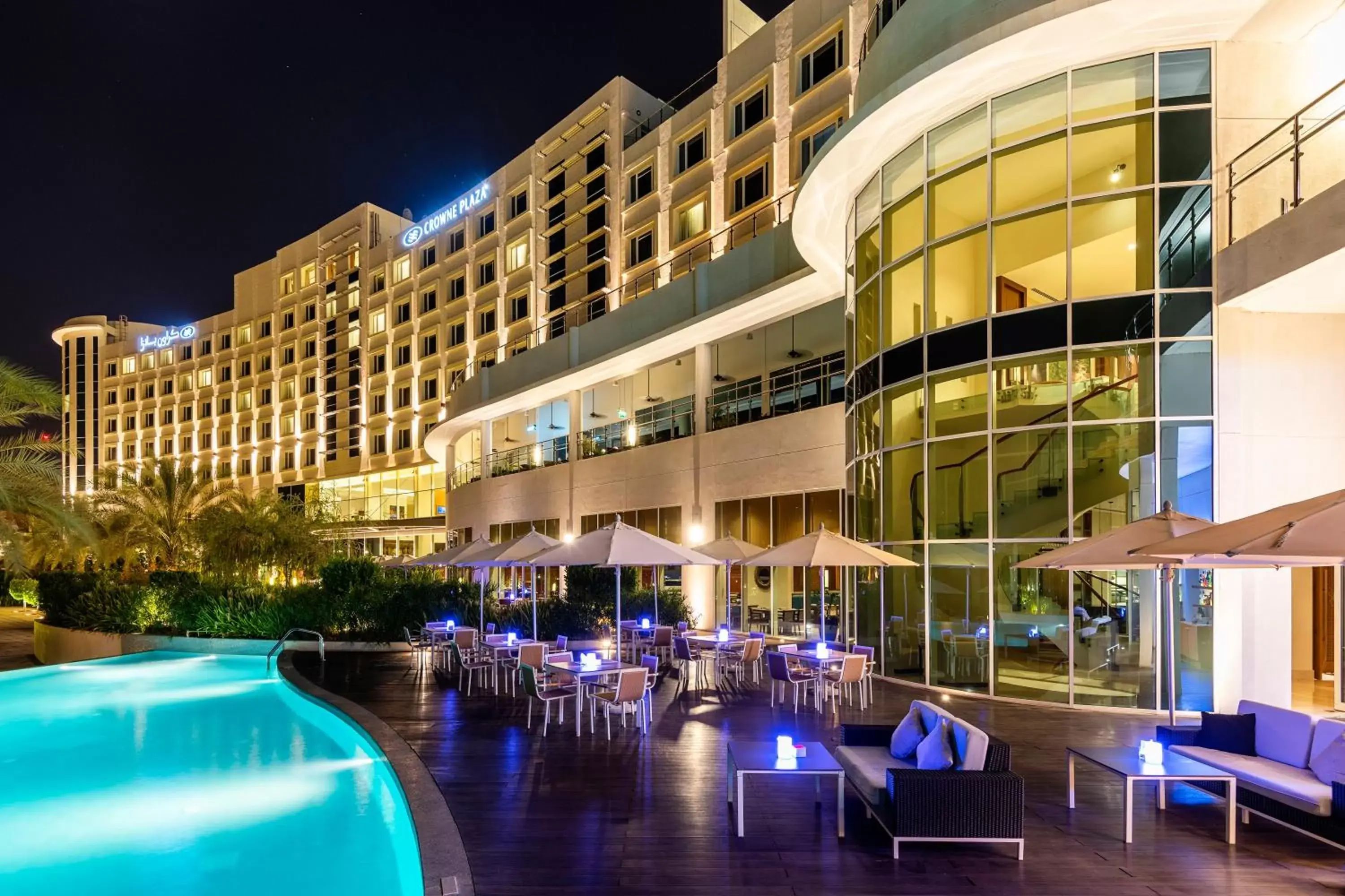 Lounge or bar, Property Building in Crowne Plaza Muscat OCEC, an IHG Hotel