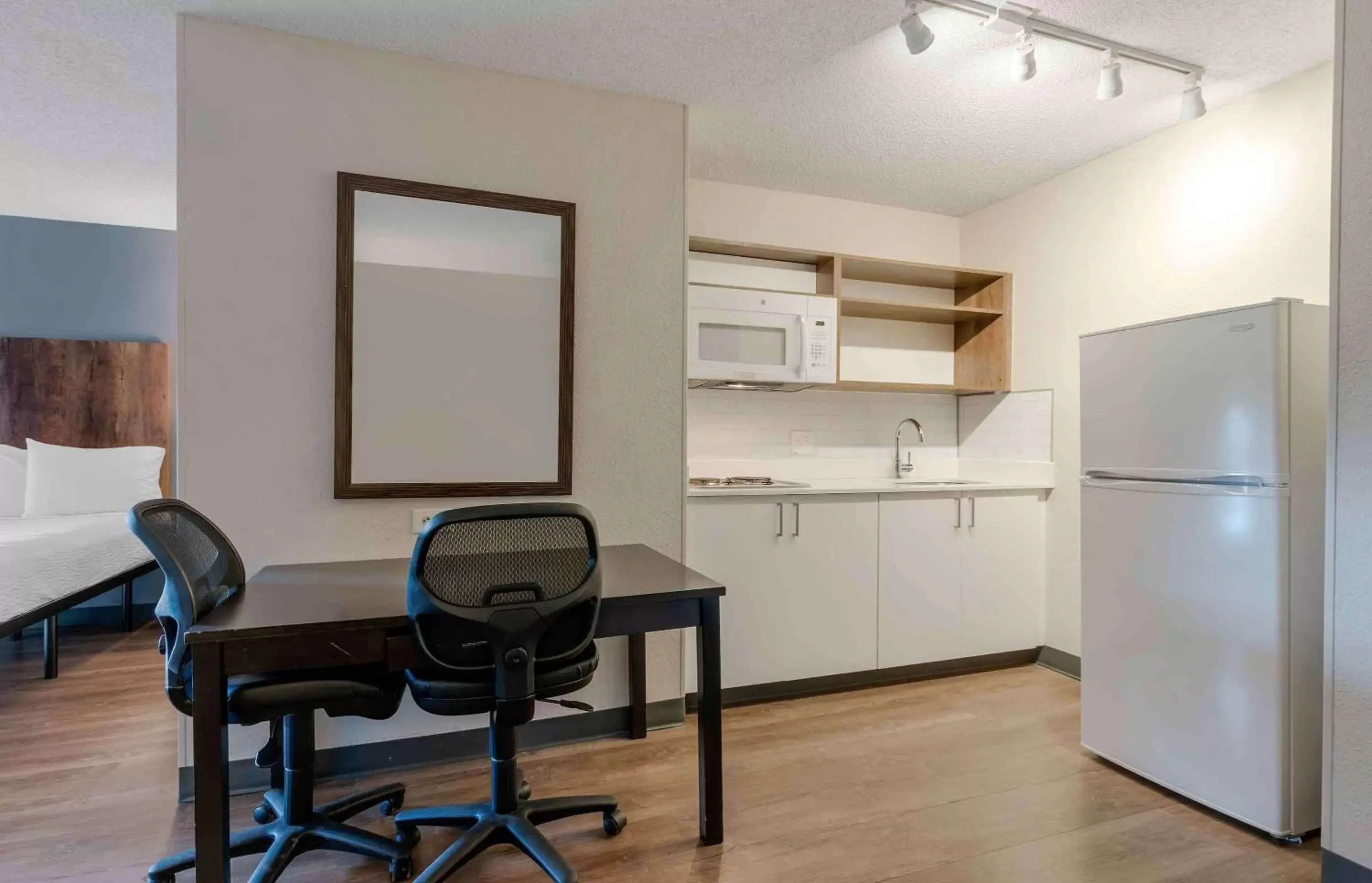 Bedroom, Kitchen/Kitchenette in Extended Stay America Suites - Fremont - Newark
