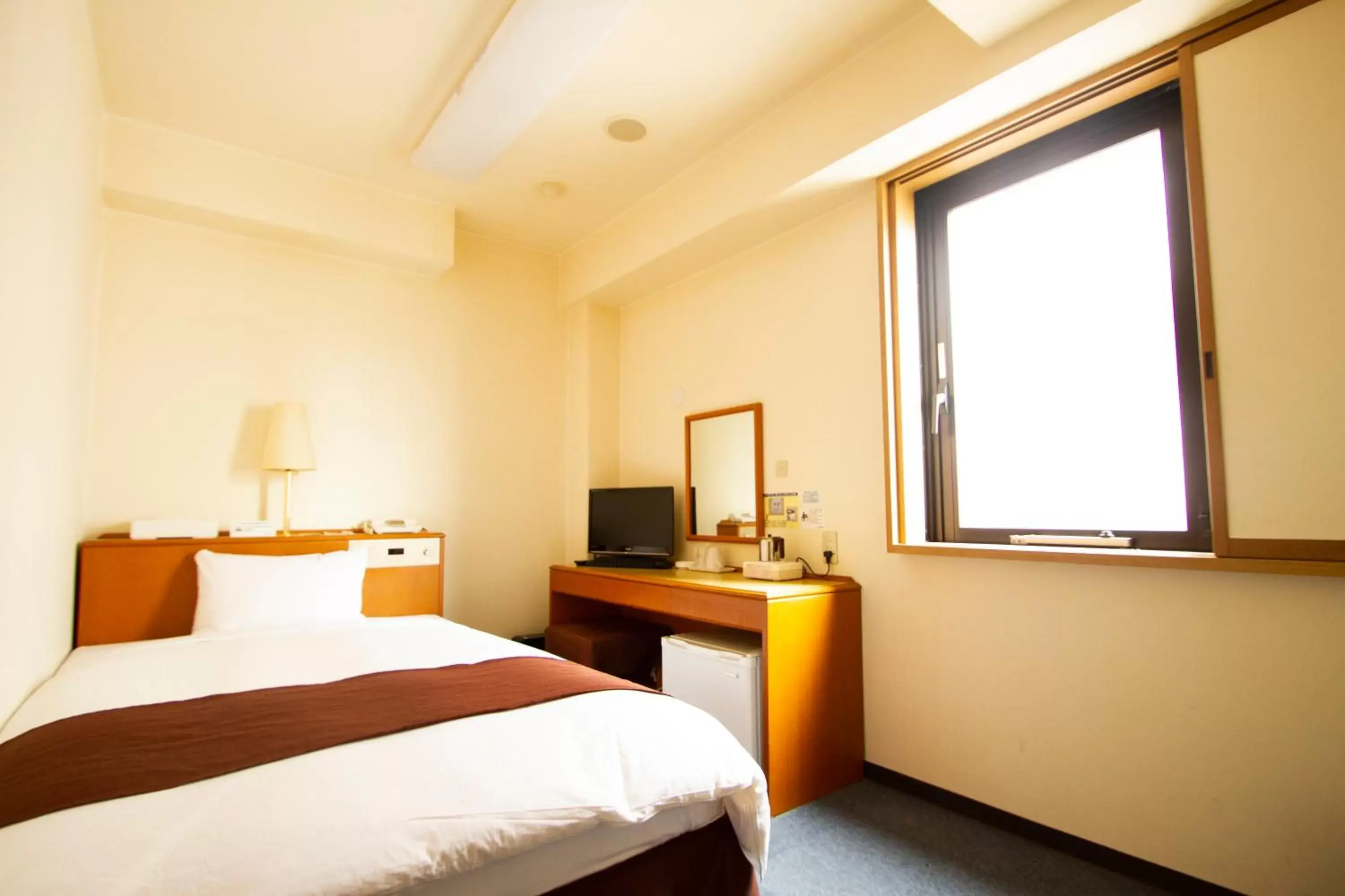 Photo of the whole room, Bed in 3s HOTEL HIRATSUKA