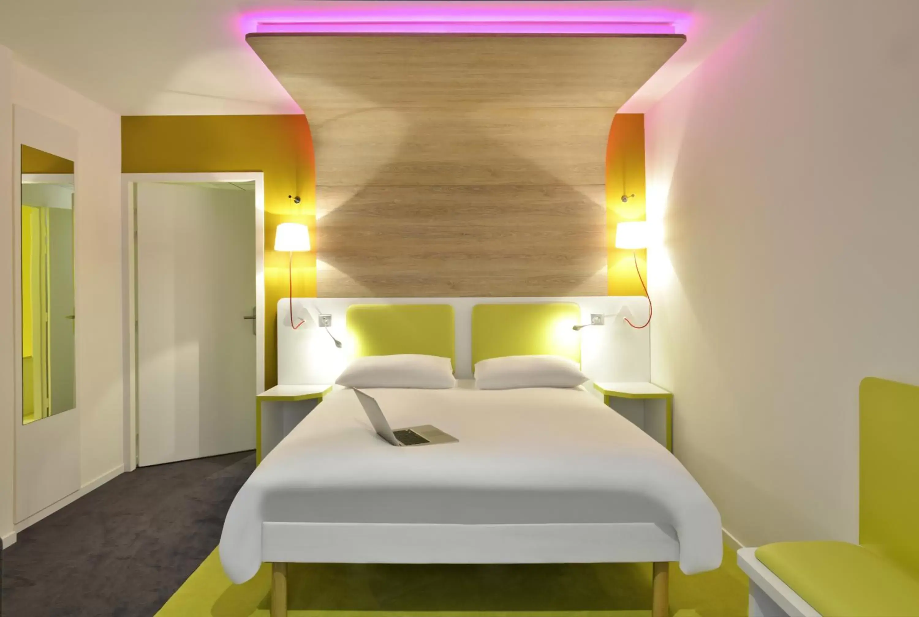 Bedroom, Bed in ibis Styles Montelimar Centre