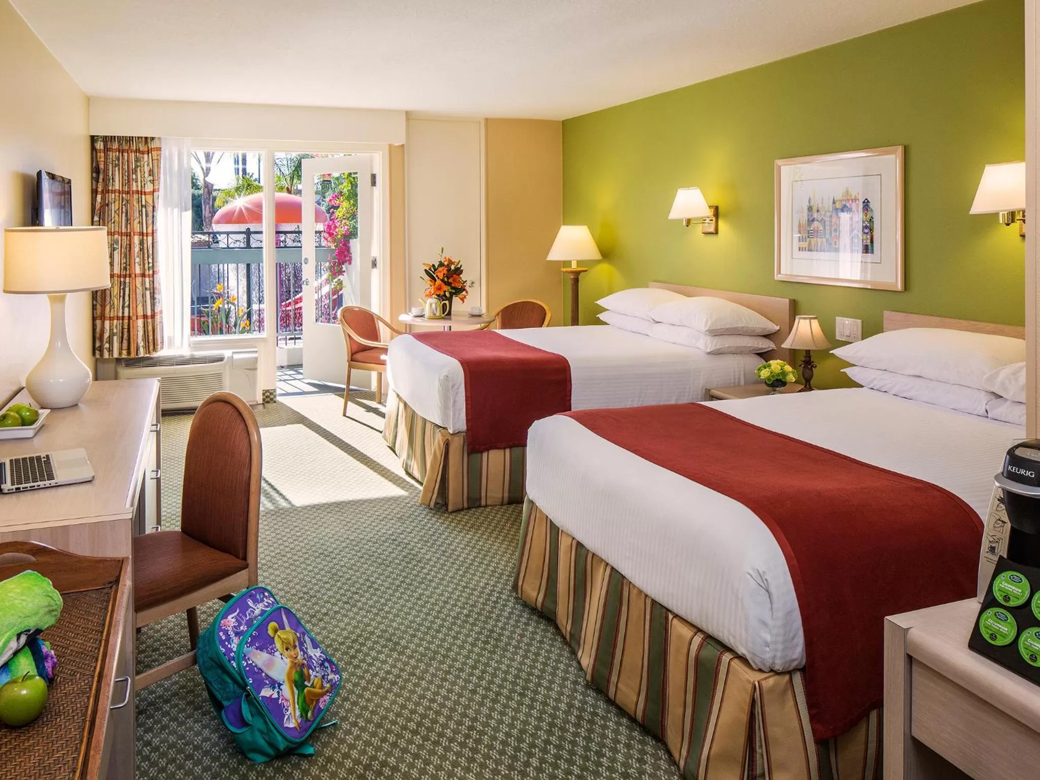 Bedroom, Bed in Howard Johnson by Wyndham Anaheim Hotel and Water Playground