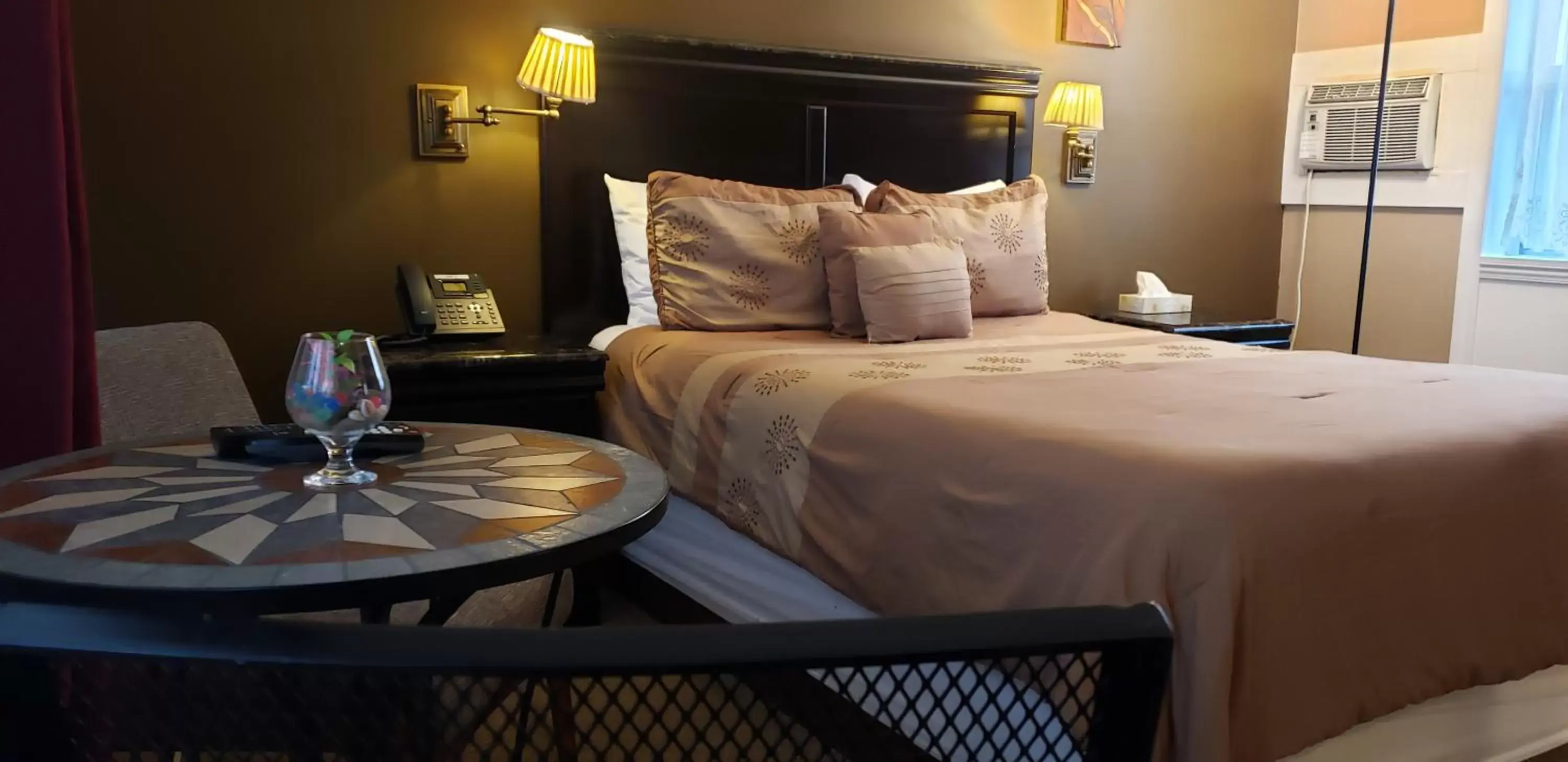 Bed in Travellers Motel