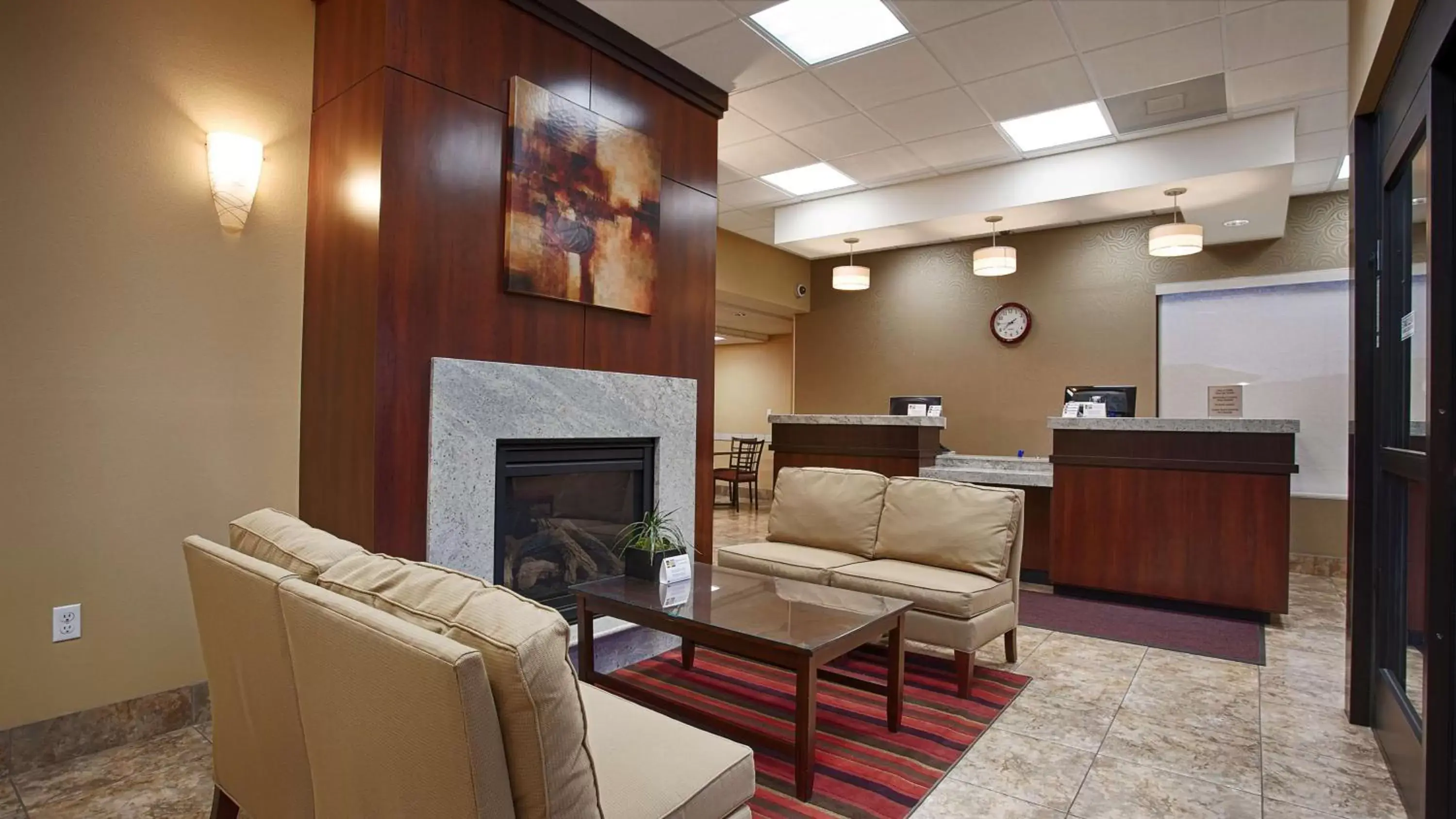 Lobby or reception, Lounge/Bar in SureStay Hotel by Best Western Tehachapi