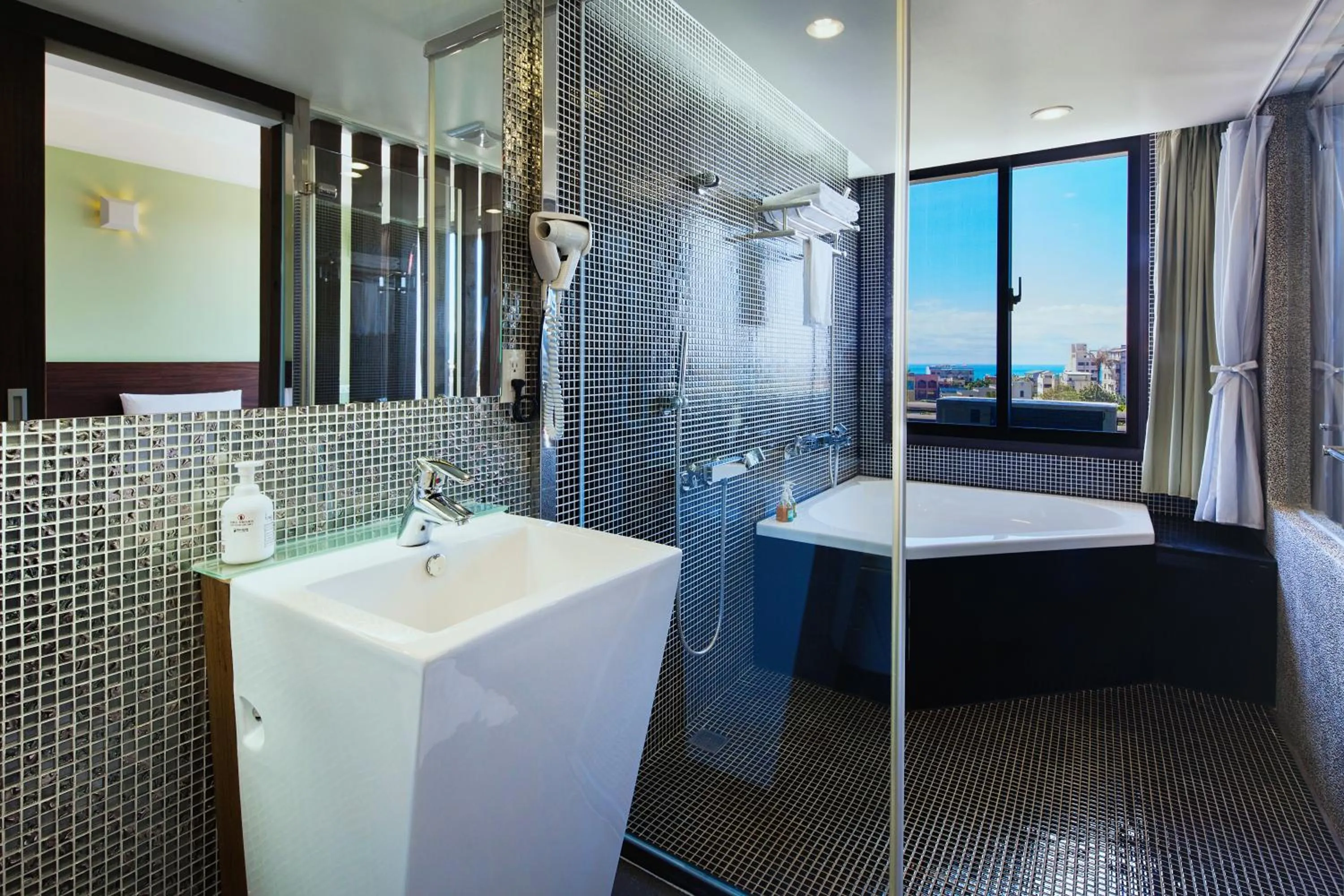 Shower in Hotel Les Champs Hualien