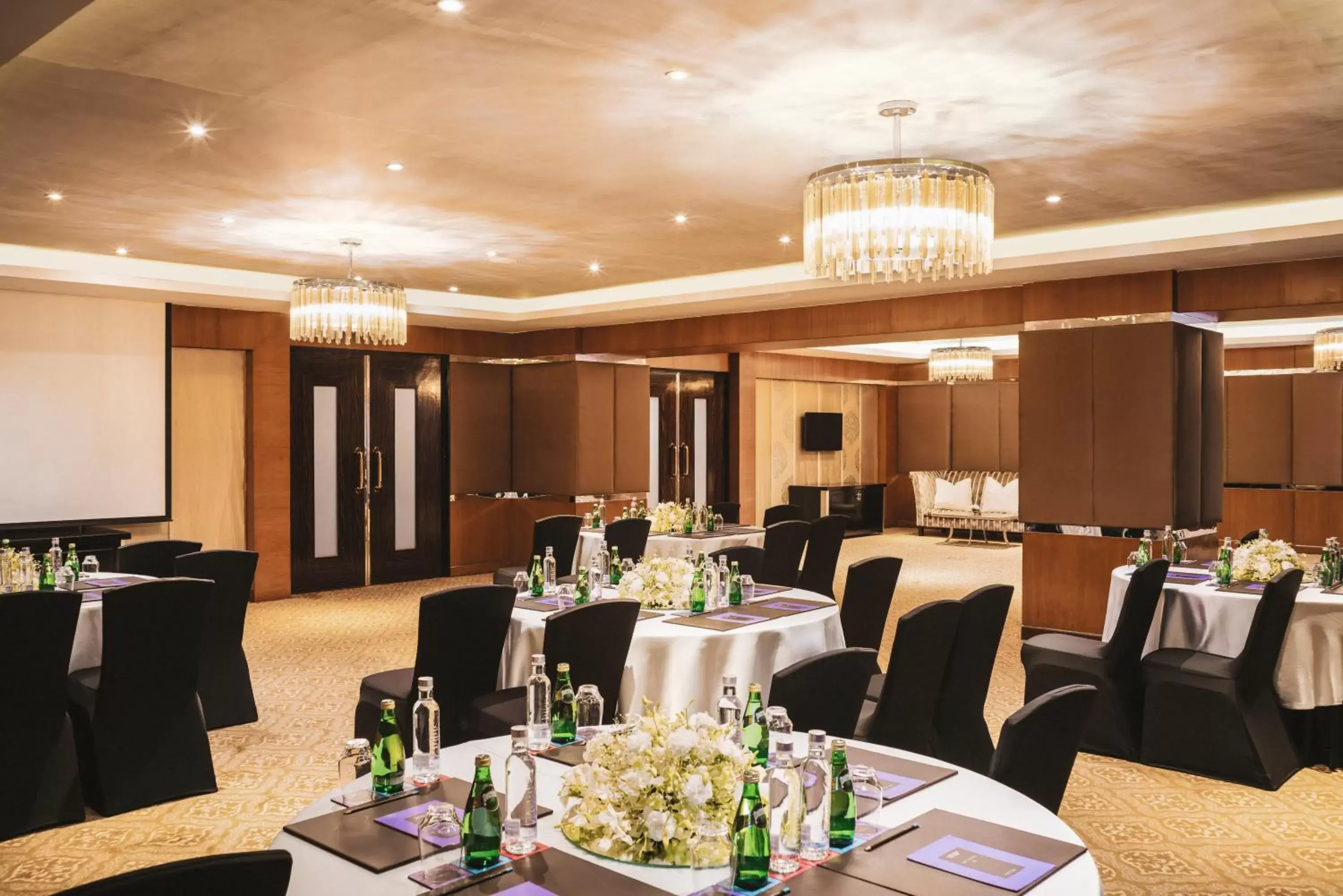 Banquet/Function facilities, Restaurant/Places to Eat in Sofitel Mumbai BKC