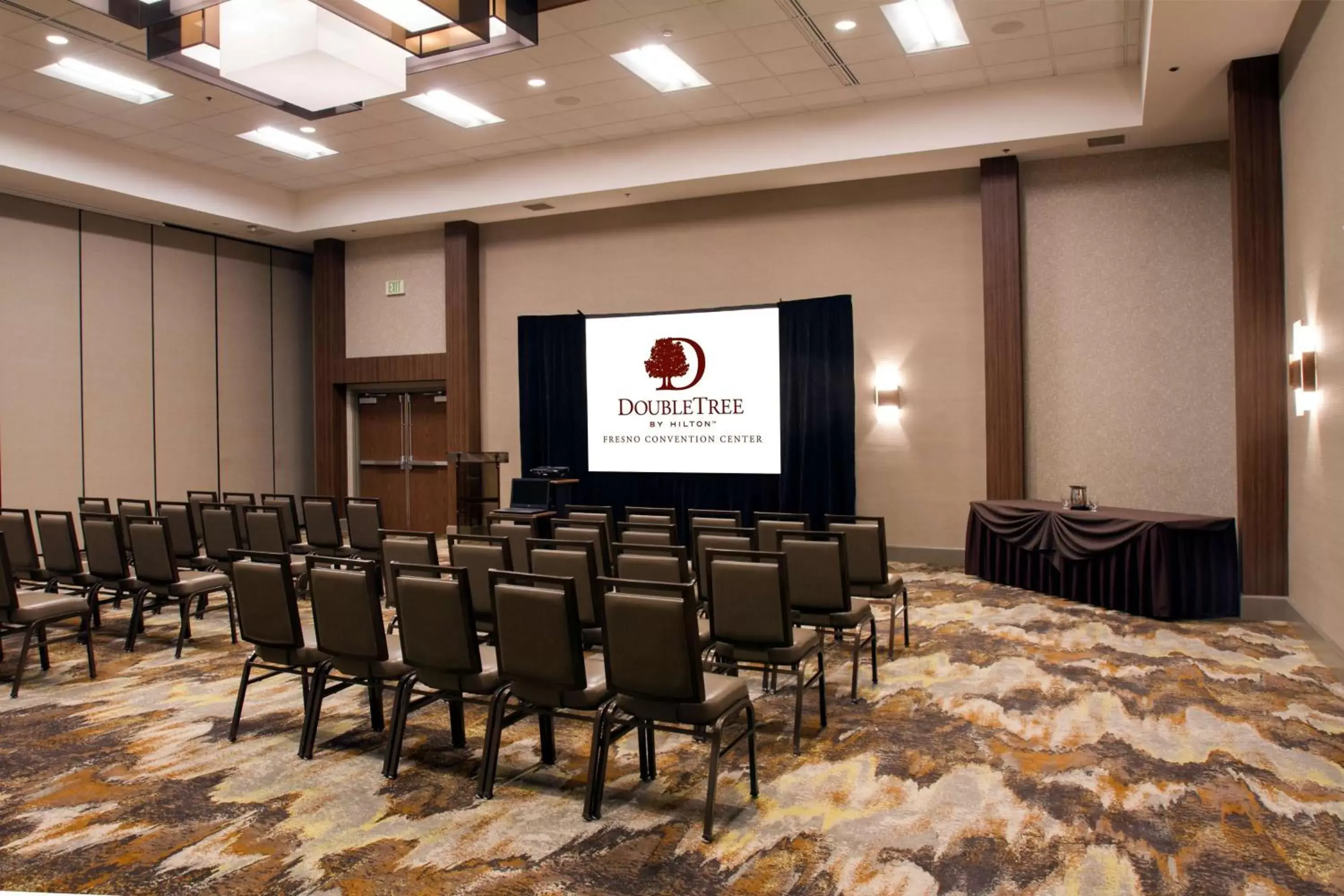 Meeting/conference room in DoubleTree by Hilton Fresno Convention Center