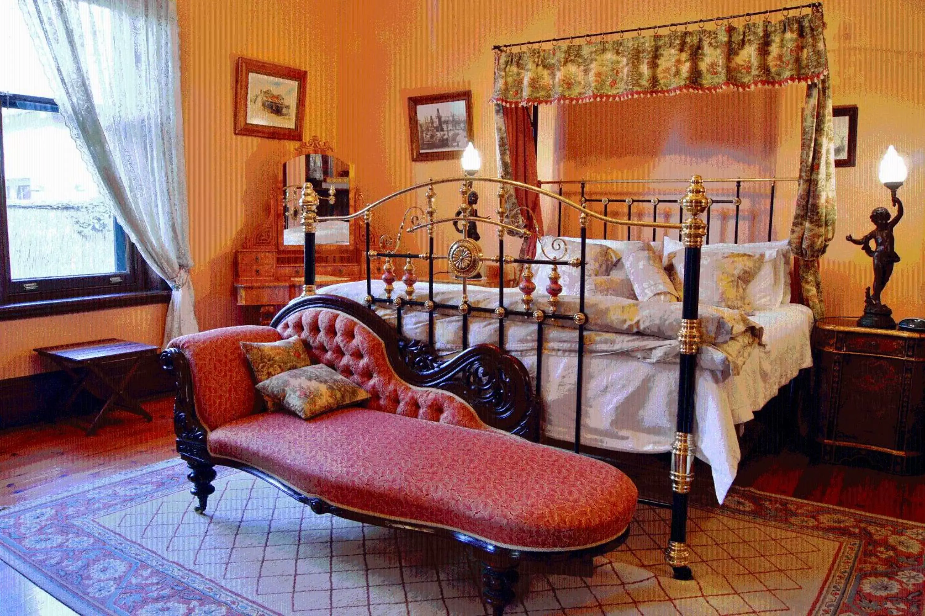 Bed in Buxton Manor