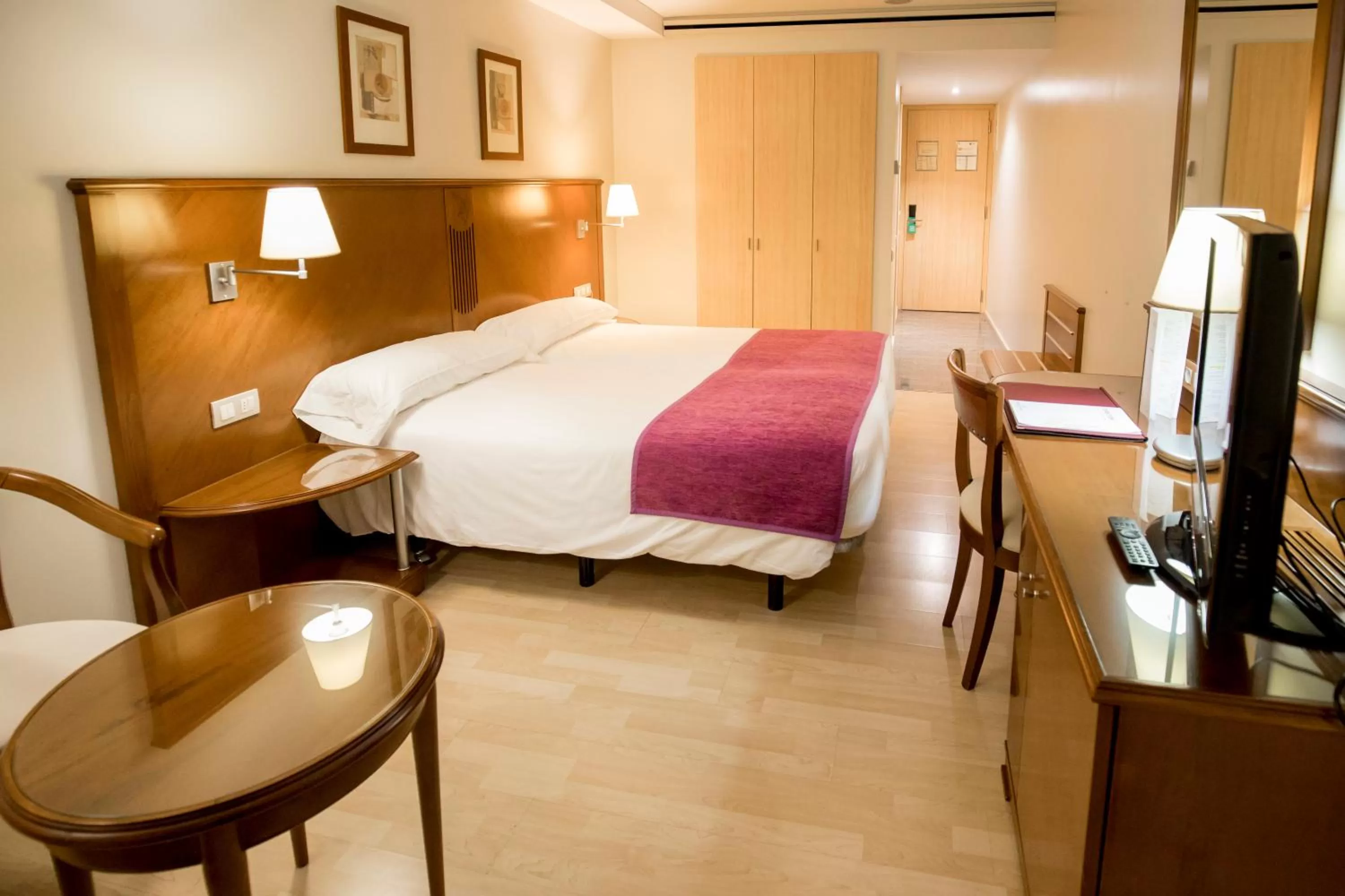 Bedroom, Bed in Fènix Hotel