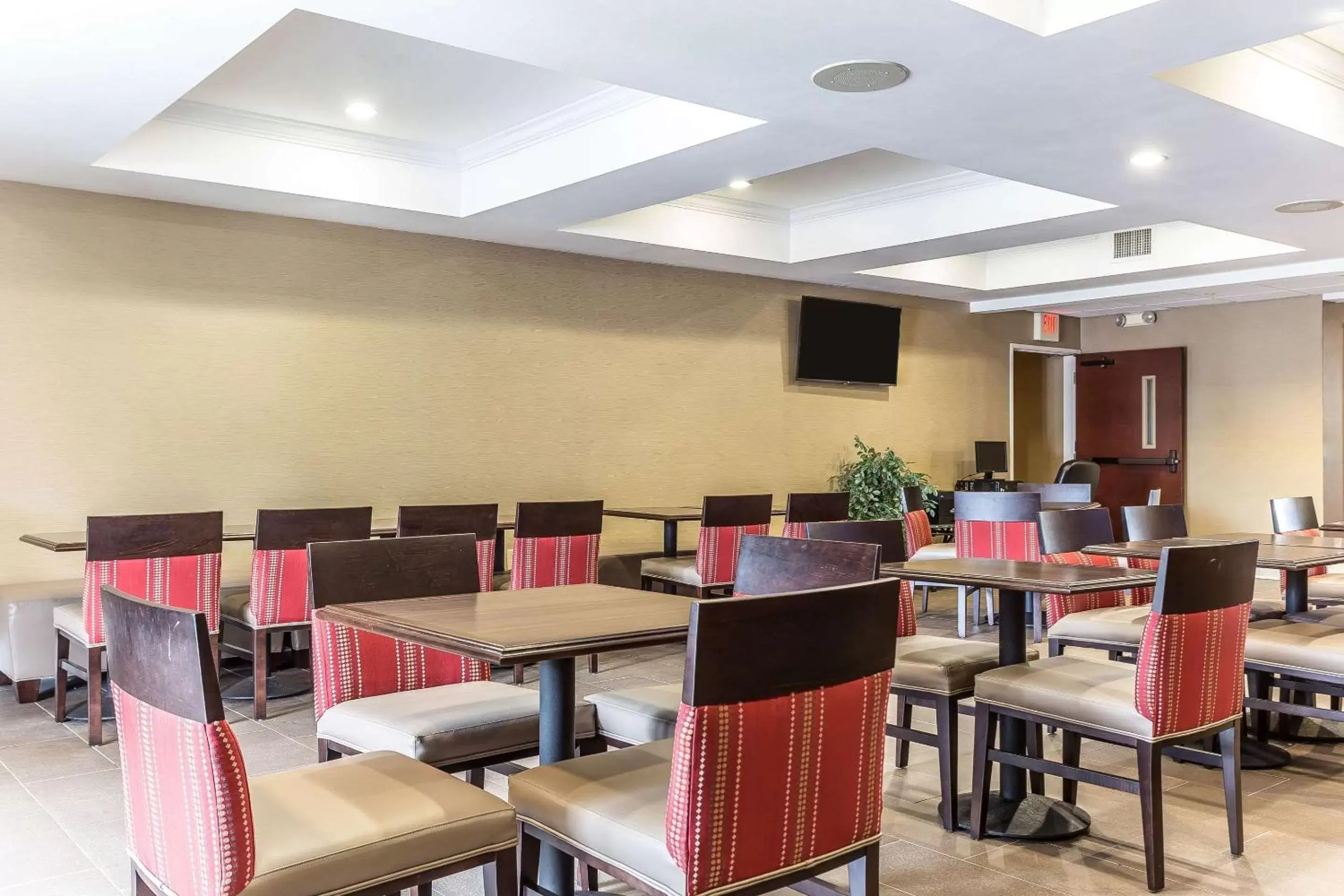 Restaurant/Places to Eat in Comfort Suites Myrtle Beach Central