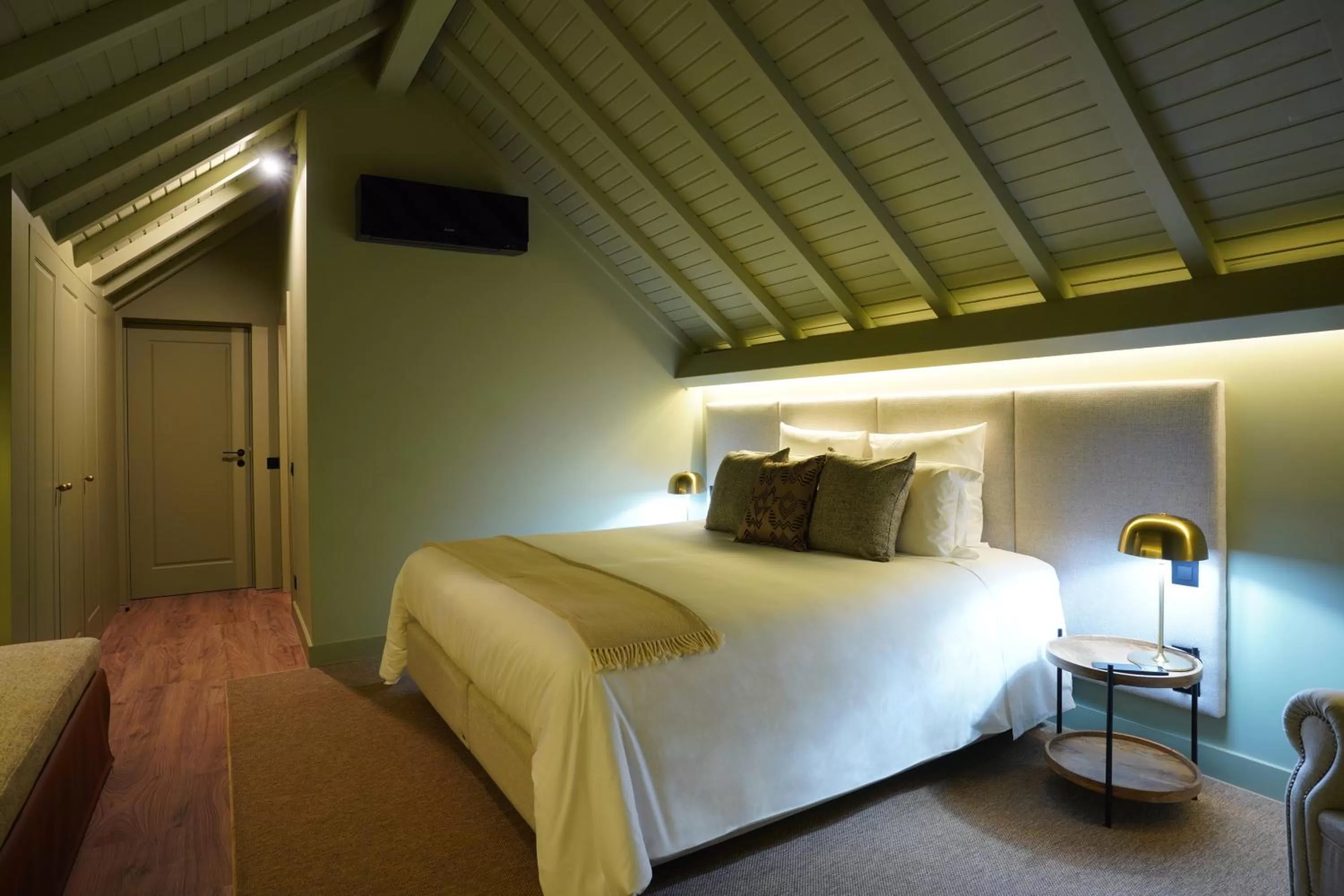 Bedroom, Bed in The Grove Houses