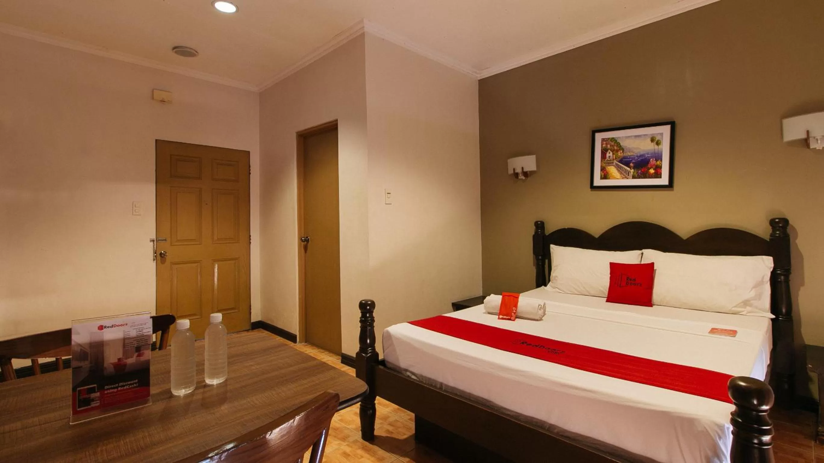 Bedroom in RedDoorz at KM 50 Aguinaldo Highway Tagaytay - Vaccinated Staff