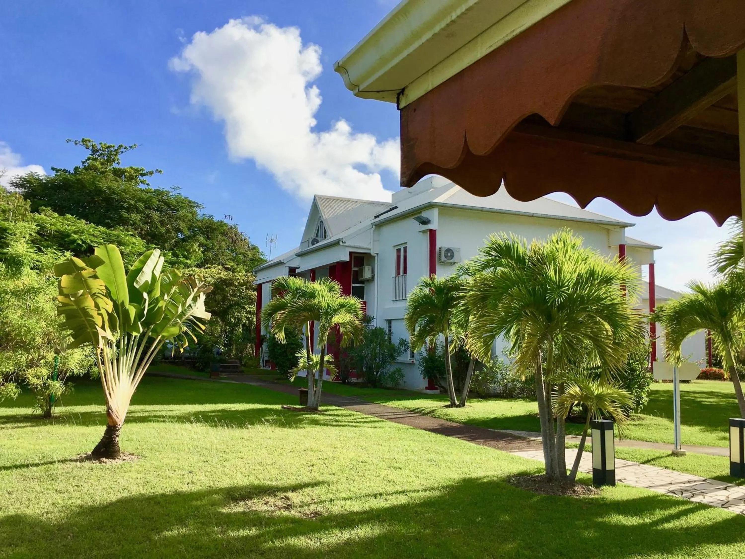 Property building in Résidence Le Vallon Guadeloupe Parc Piscine Appartements & Studios