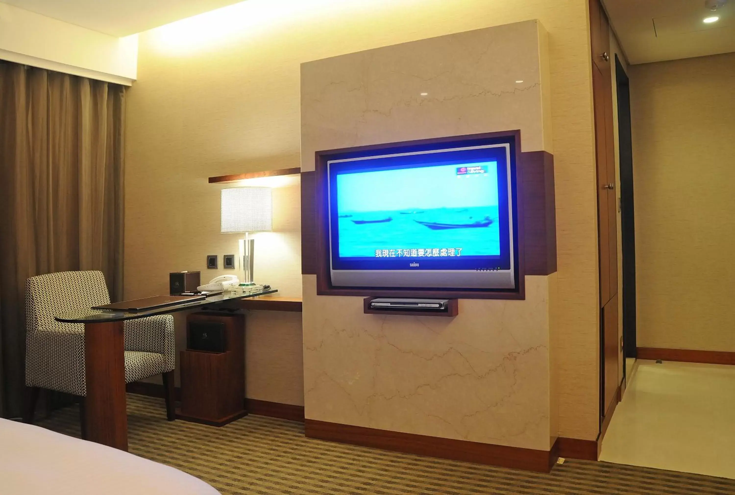 Photo of the whole room, TV/Entertainment Center in Beauty Hotels - Roumei Boutique