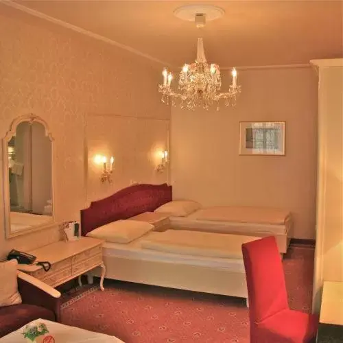 Photo of the whole room, Bed in Pertschy Palais Hotel