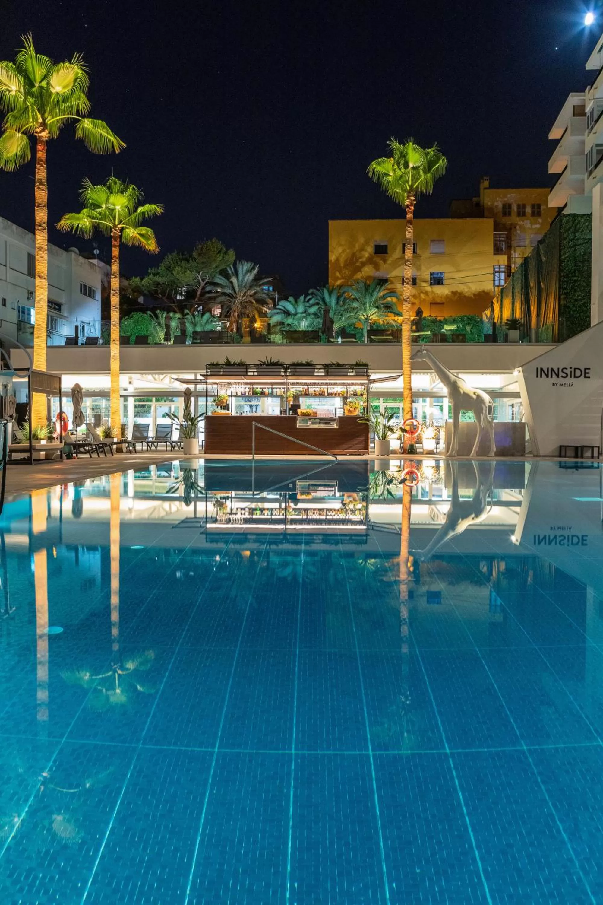 Swimming pool in INNSiDE by Meliá Palma Bosque