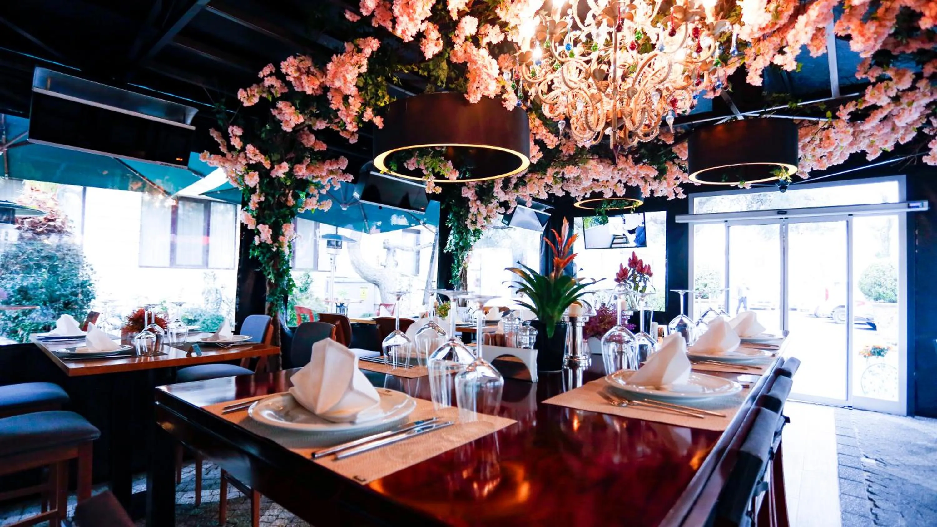 Restaurant/places to eat in Gonluferah Thermal Hotel