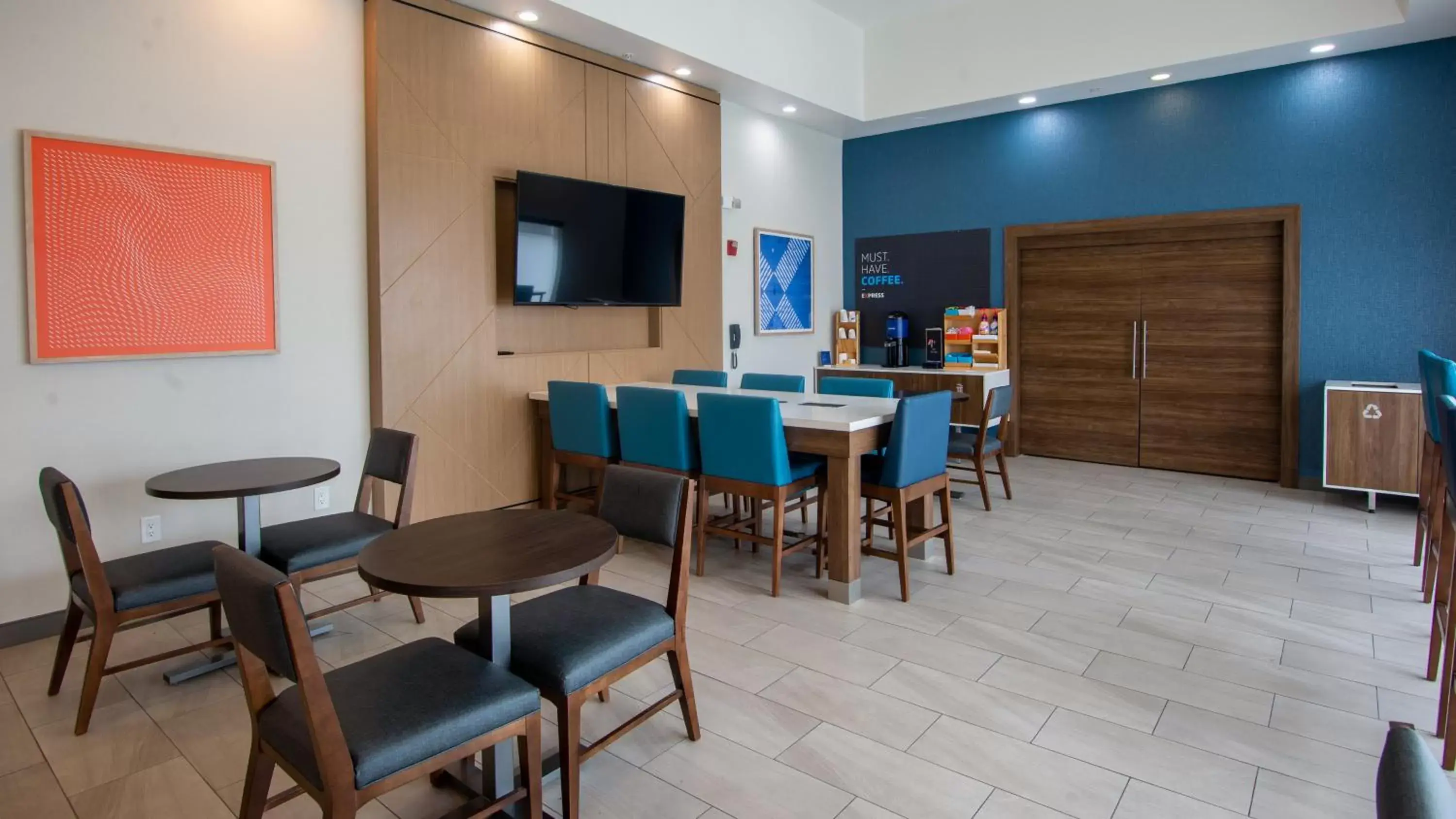 Breakfast in Holiday Inn Express Oakdale by IHG Breakfast in Holiday Inn Express Oakdale by IHG