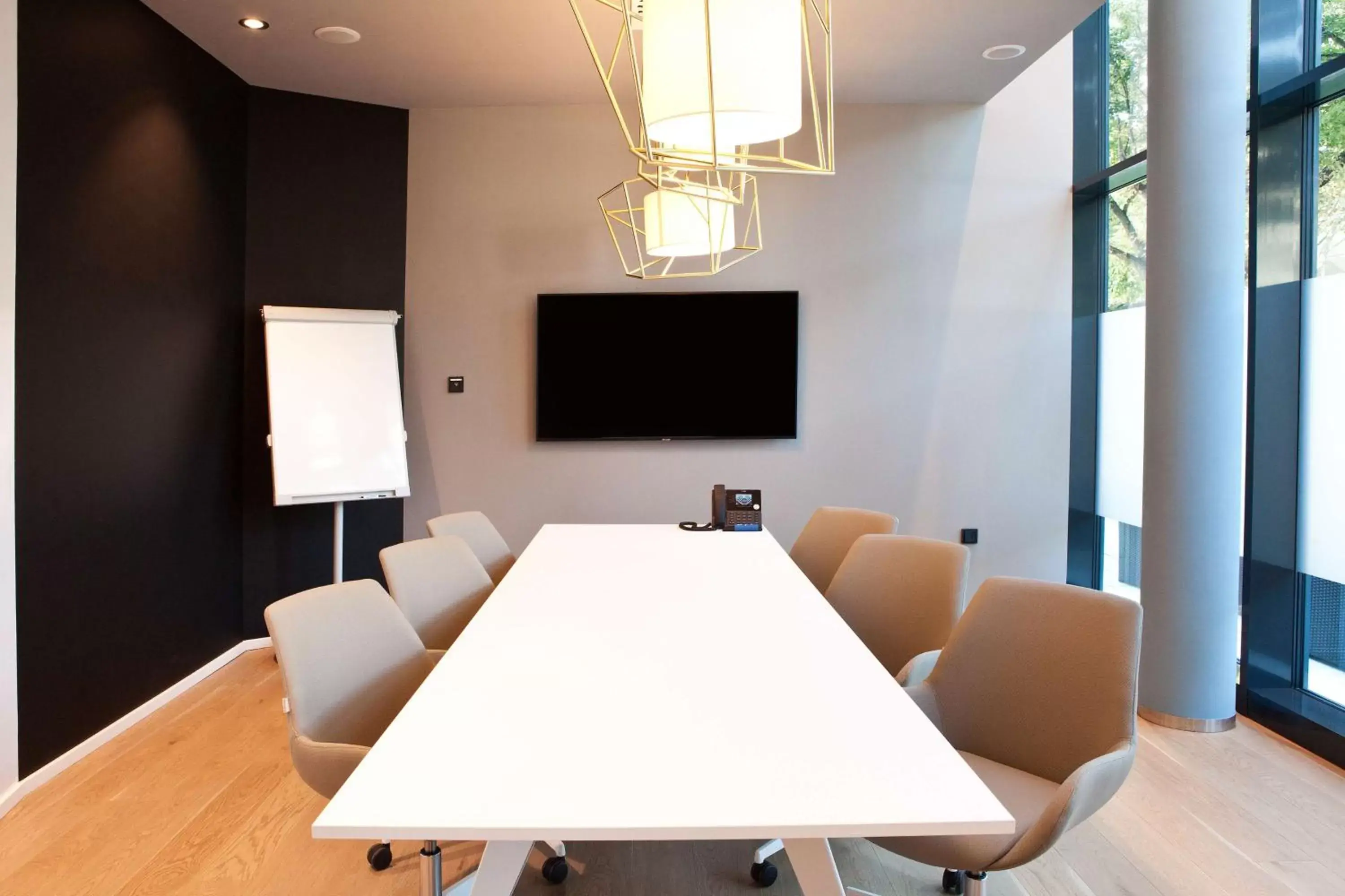 Meeting/conference room, TV/Entertainment Center in Hampton By Hilton Vienna Messe