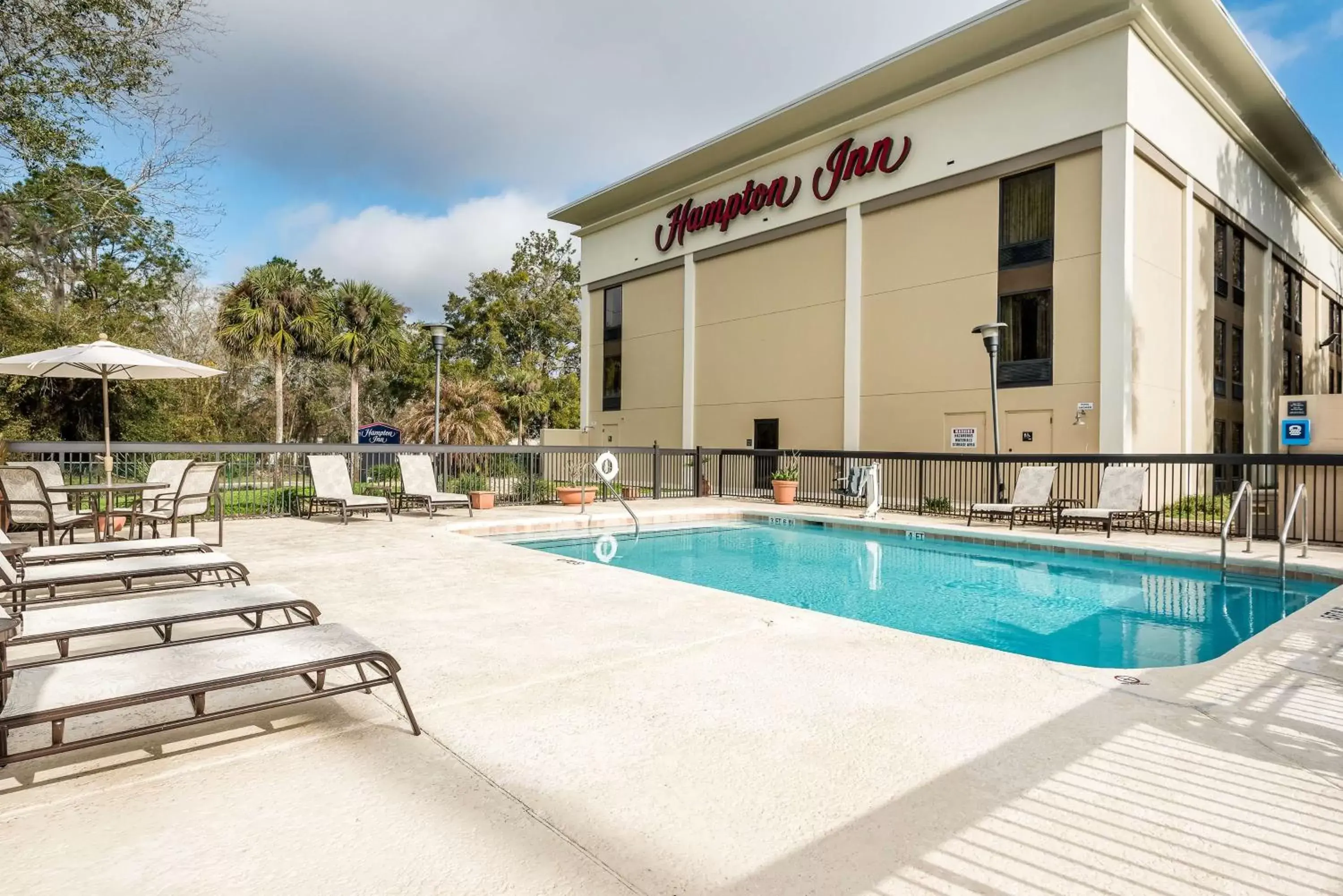 Pool view, Property Building in Hampton Inn Gainesville