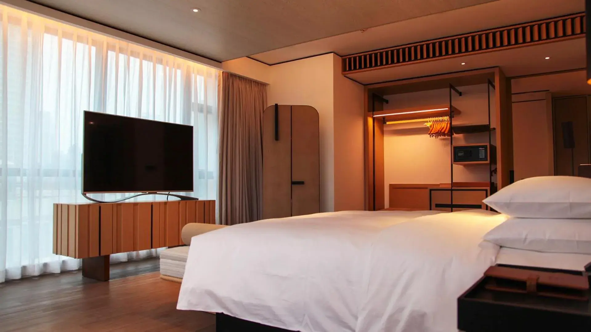 Bed in Hotel Kapok Shenzhen Luohu