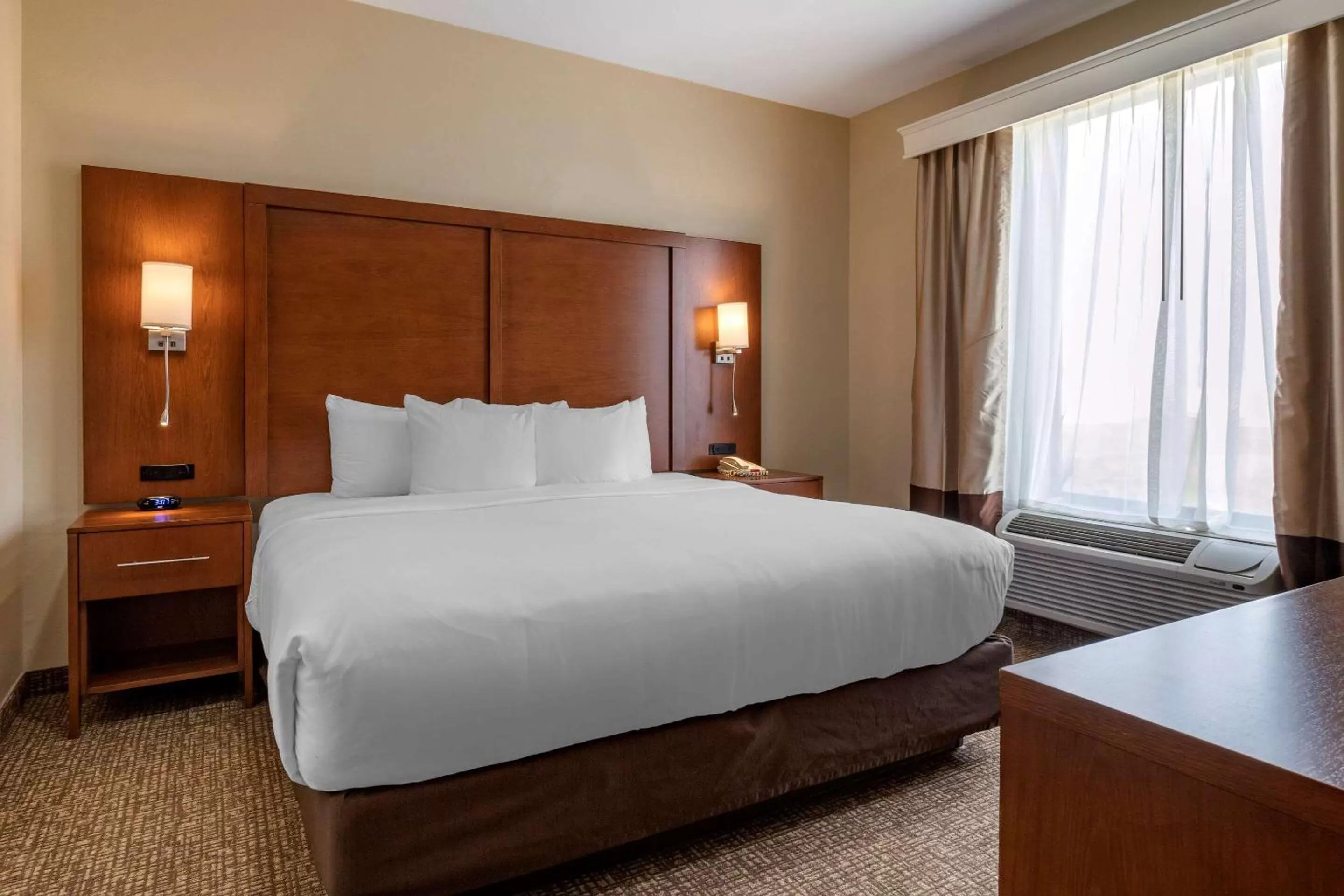 Bedroom, Bed in Comfort Suites Houston near Medical Center- NRG Stadium