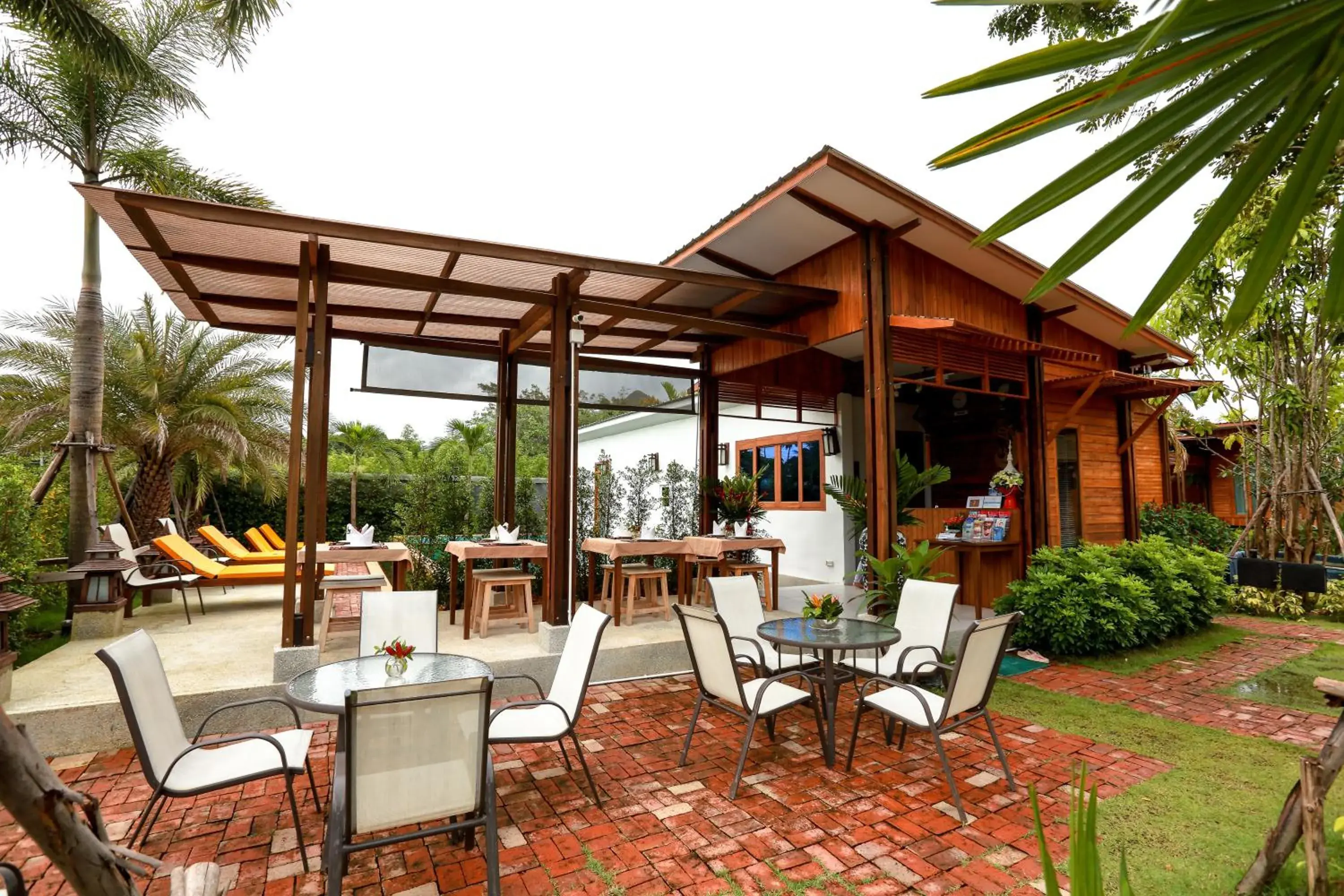 Restaurant/places to eat in Viangviman Luxury Resort, Krabi