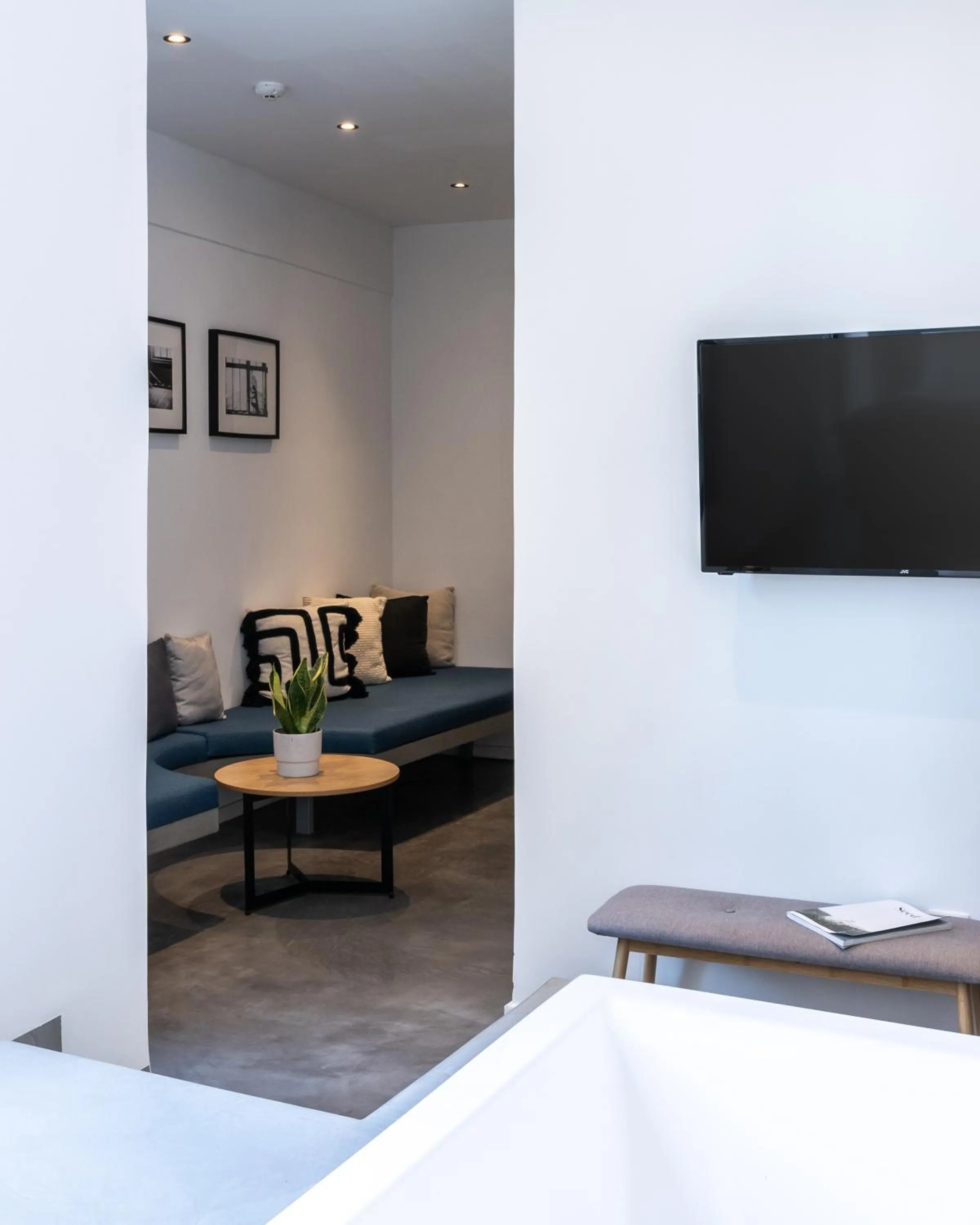 Seating area, Bed in Melo Athens