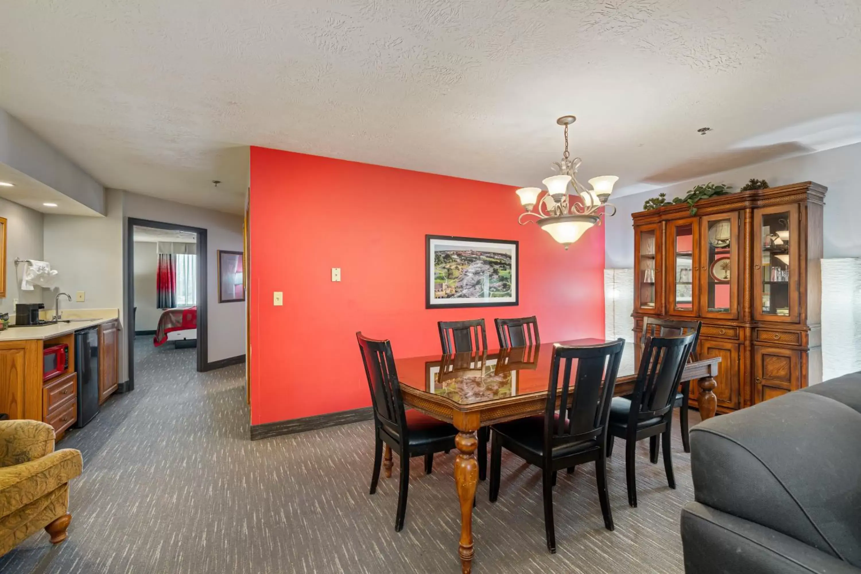 Dining Area in Ramada by Wyndham Sioux Falls Airport - Waterpark Resort & Event Center