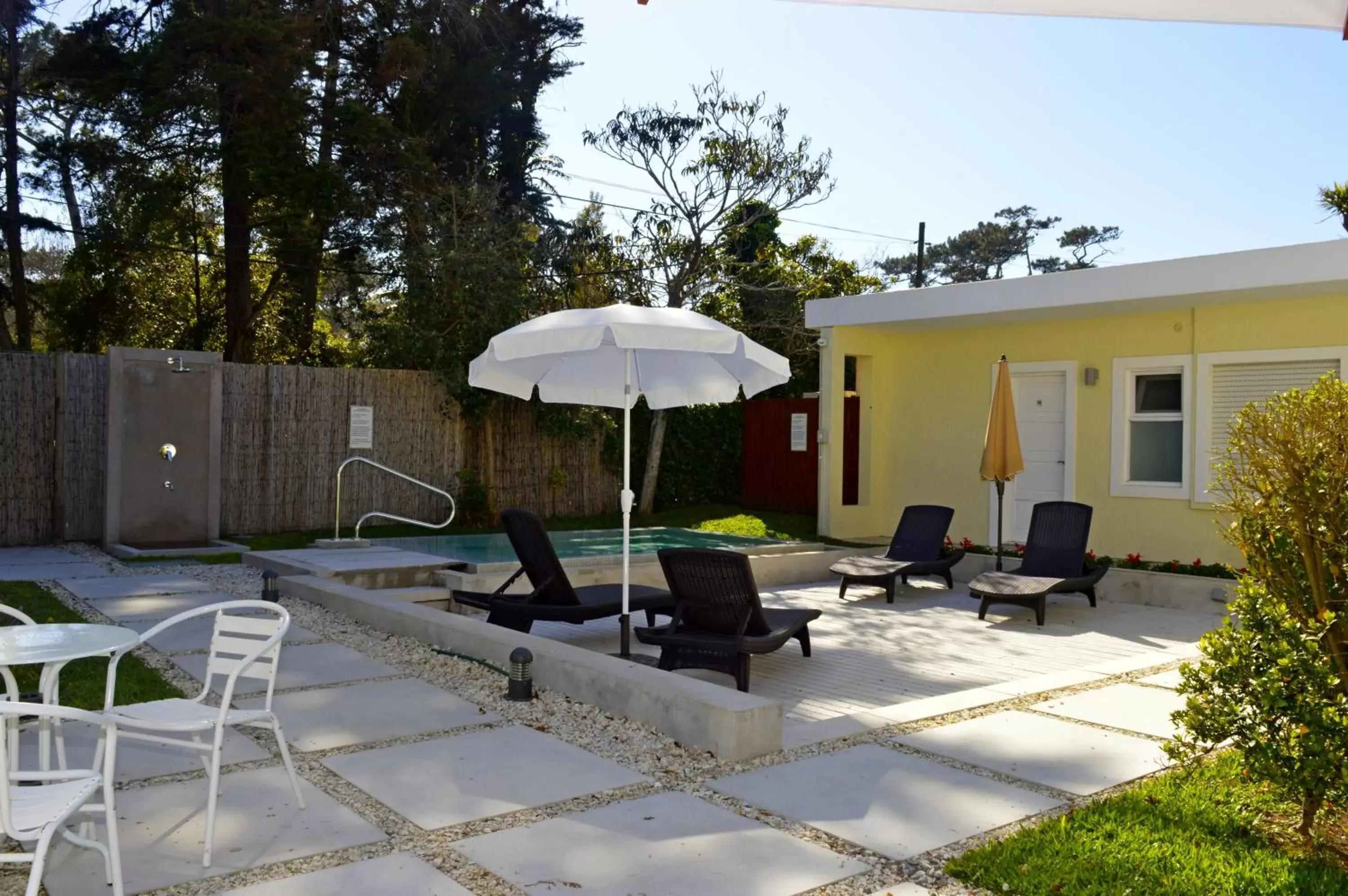 Garden in Joan Miró Hotel