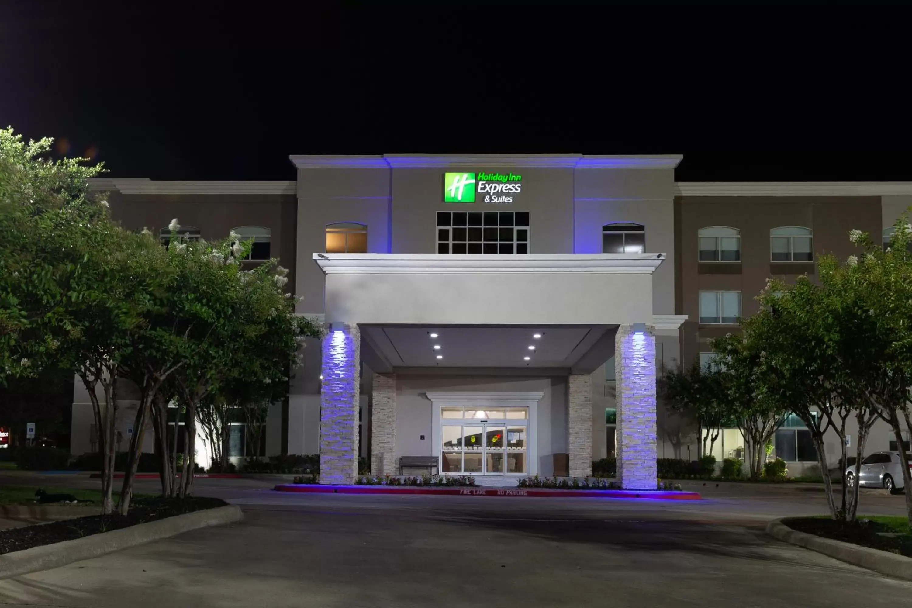 Facade/entrance, Property Building in Holiday Inn Express & Suites Arlington North – Stadium Area, an IHG Hotel