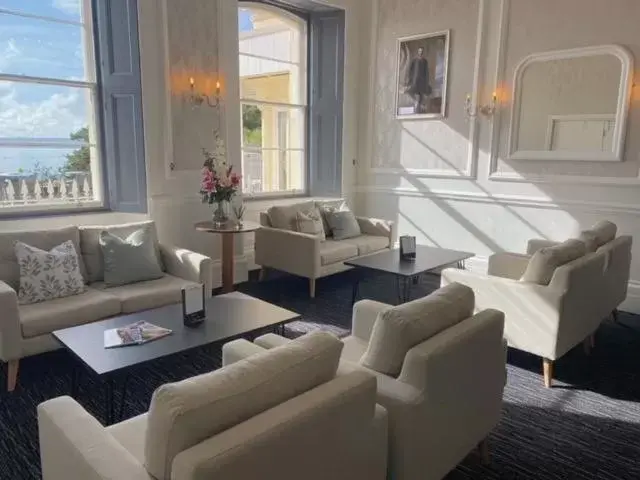 Lounge or bar, Seating Area in The Osborne Hotel