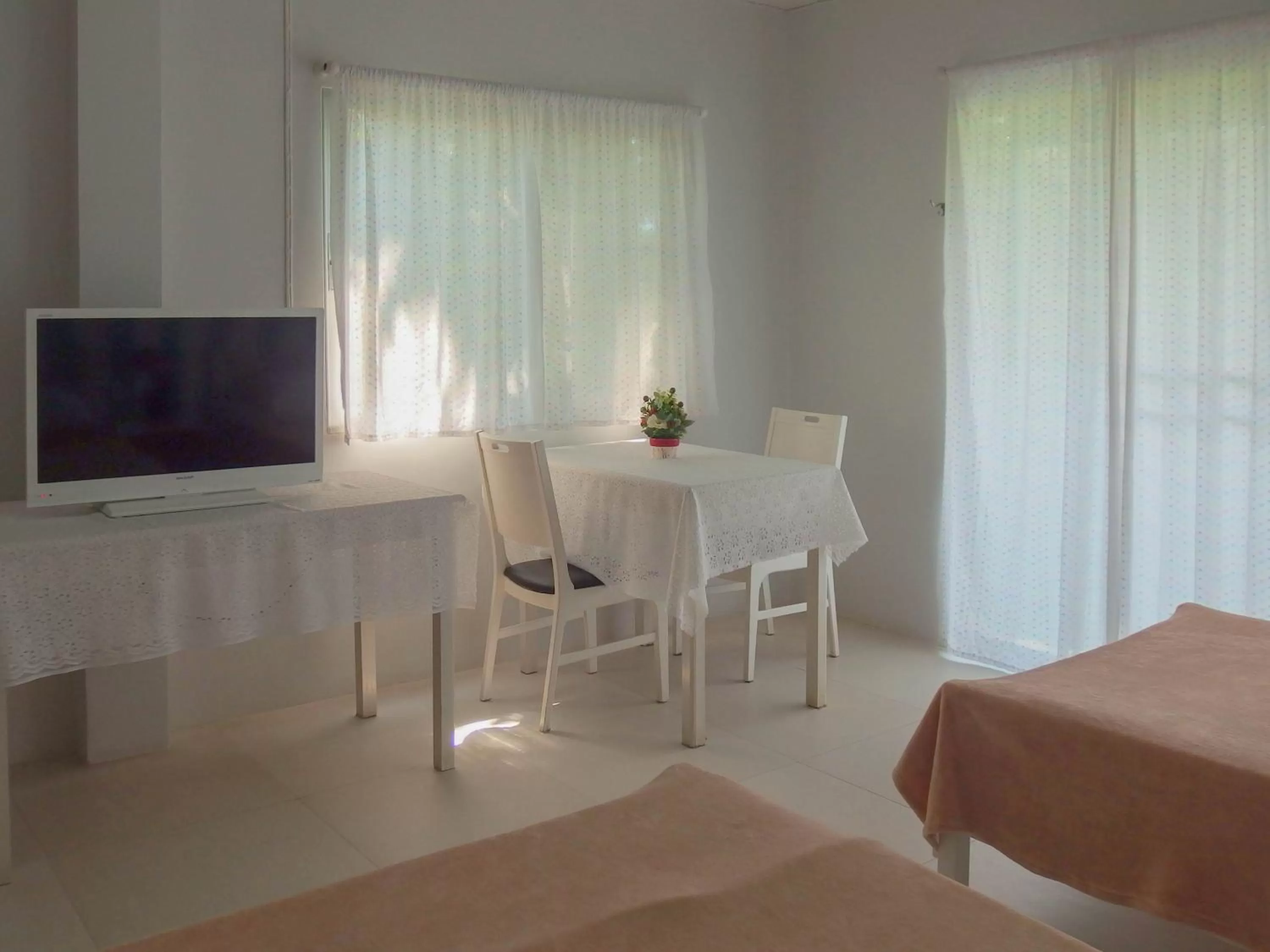 Dining area, Bed in Makmai Villa - Rayong