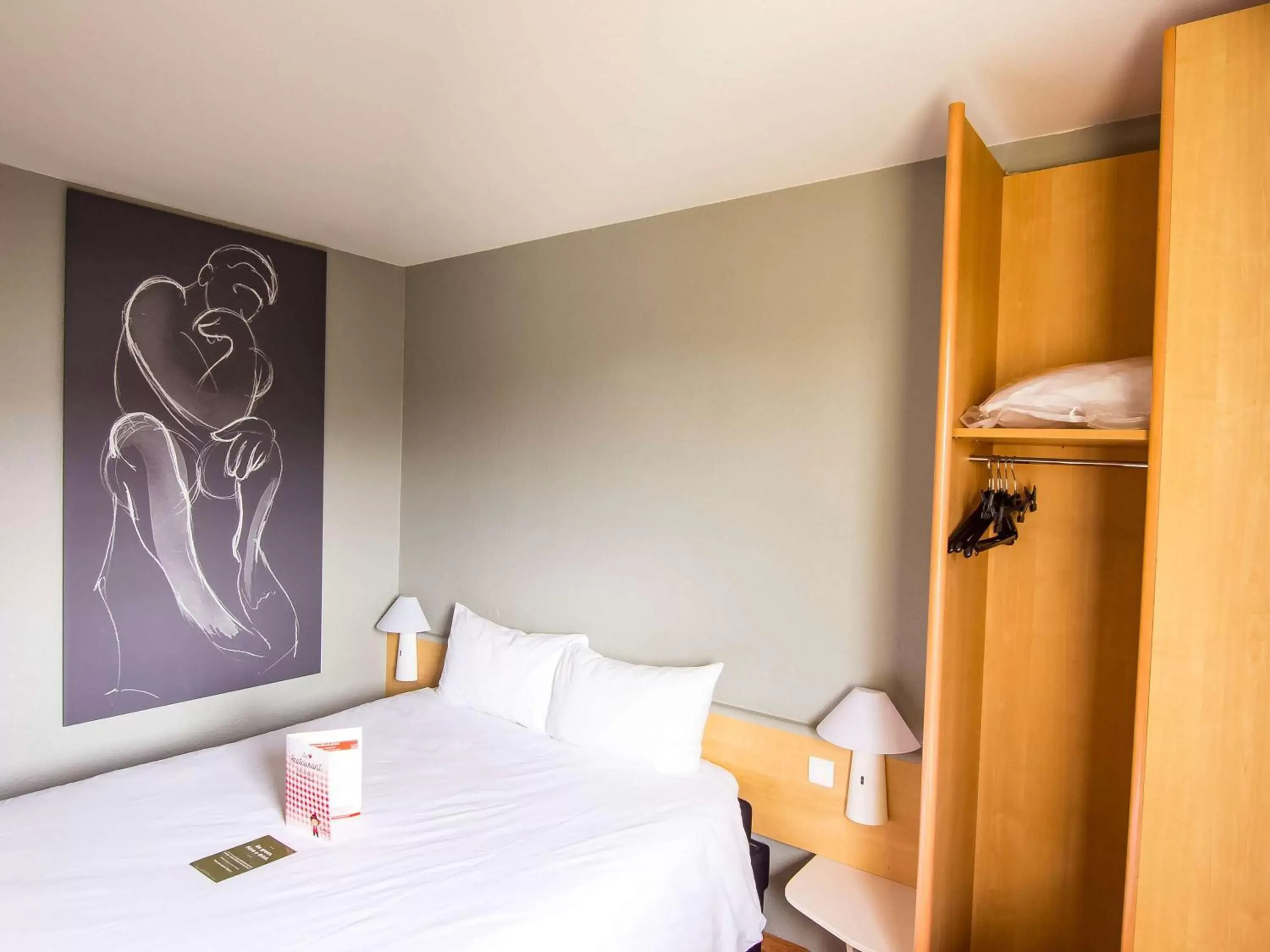 Photo of the whole room, Bed in ibis Colmar Est - Hotel Restaurant en Alsace