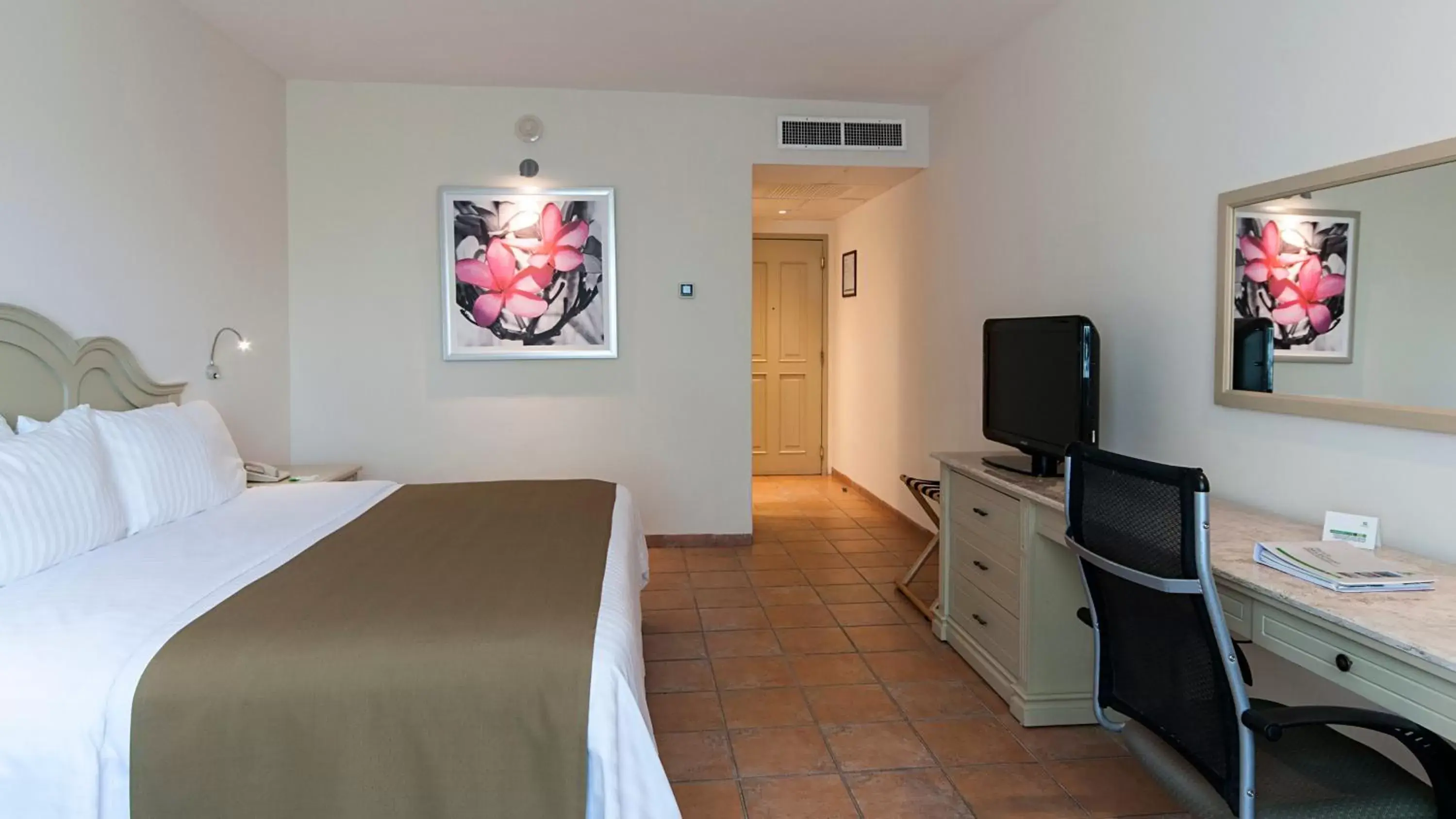 Photo of the whole room, Bed in Holiday Inn Ciudad Del Carmen by IHG Photo of the whole room, Bed in Holiday Inn Ciudad Del Carmen by IHG