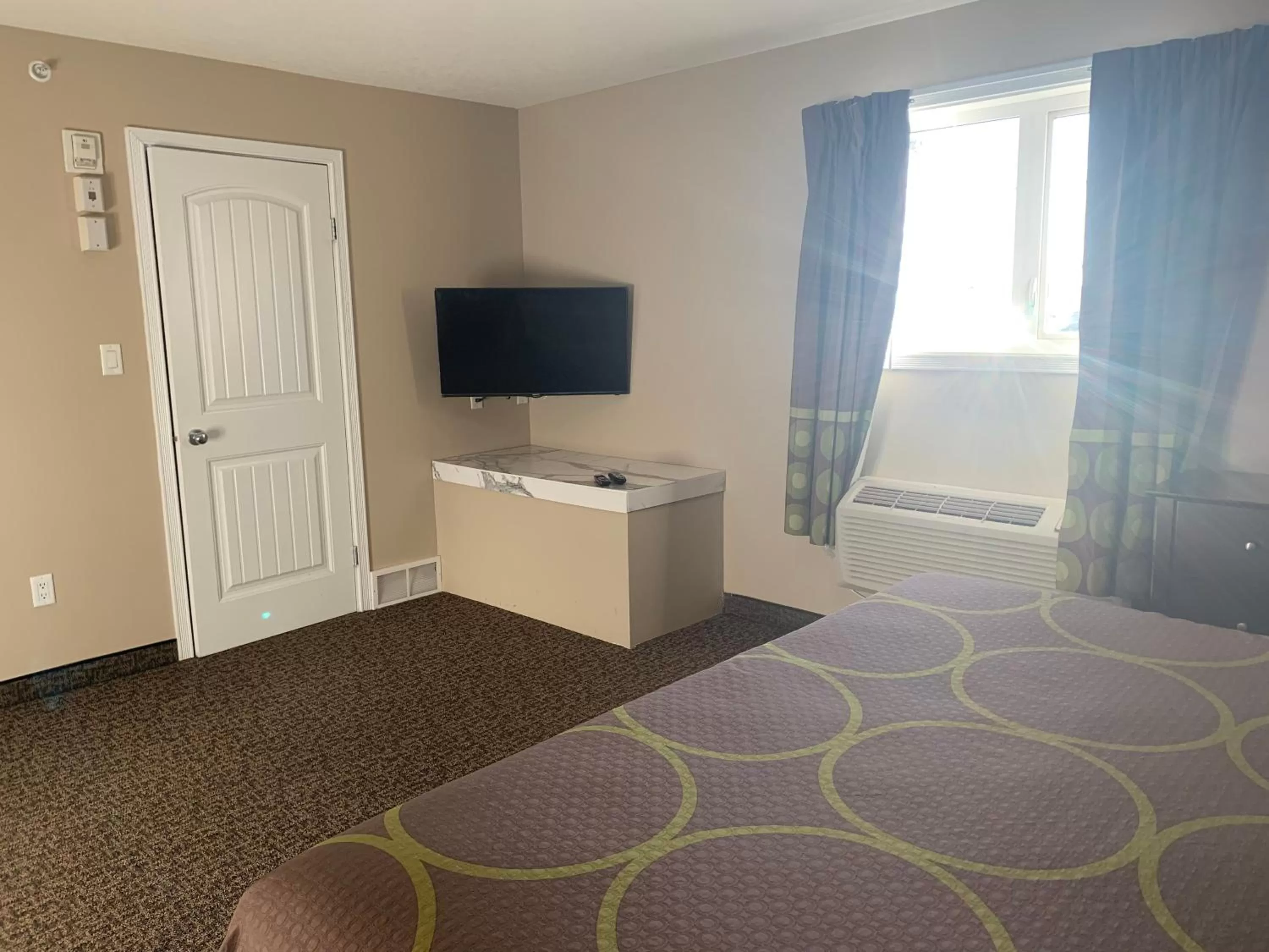 Bed in Super 8 by Wyndham Fort McMurray