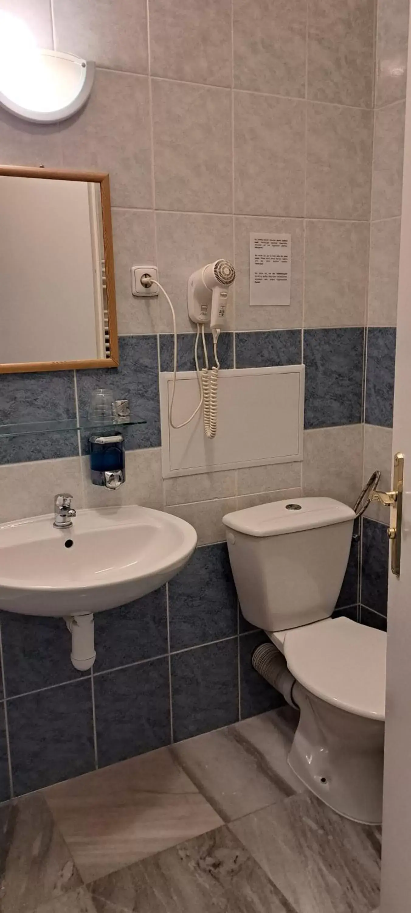 Bathroom in Hotel Legie