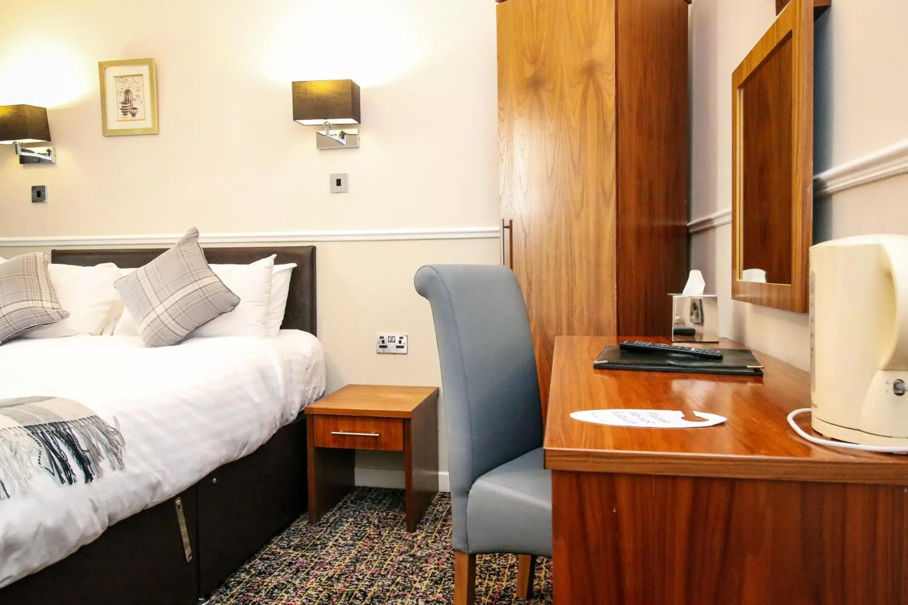 Bed in Kelvingrove Hotel - Sauchiehall St
