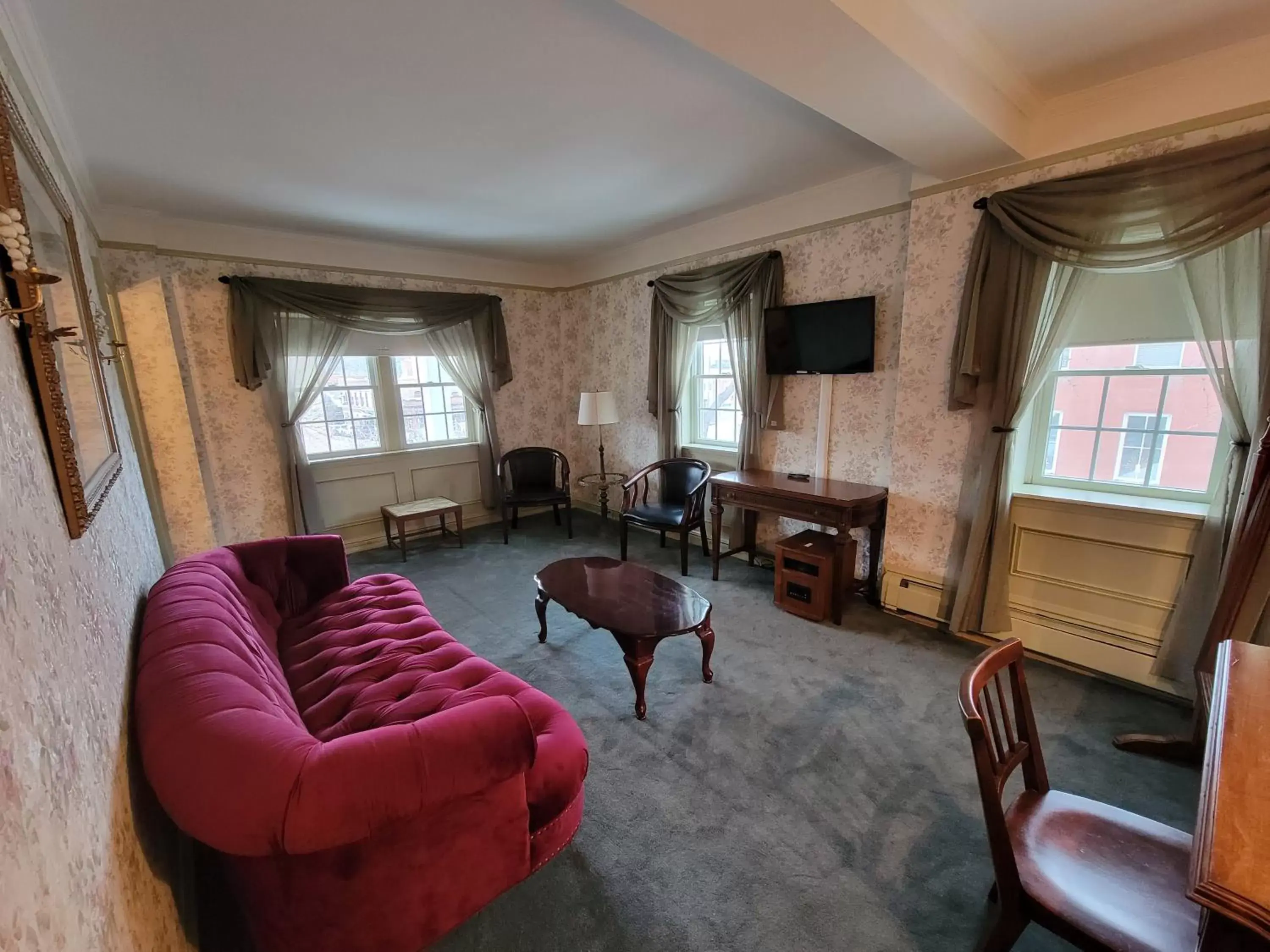 Living room, Seating Area in Lowell Inn